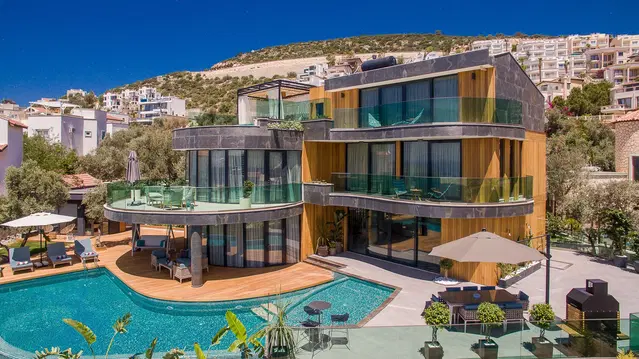 Kalkan’da Deniz Manzaralı, Özel Havuzlu, 4 Yatak Odalı, Lüks Villa