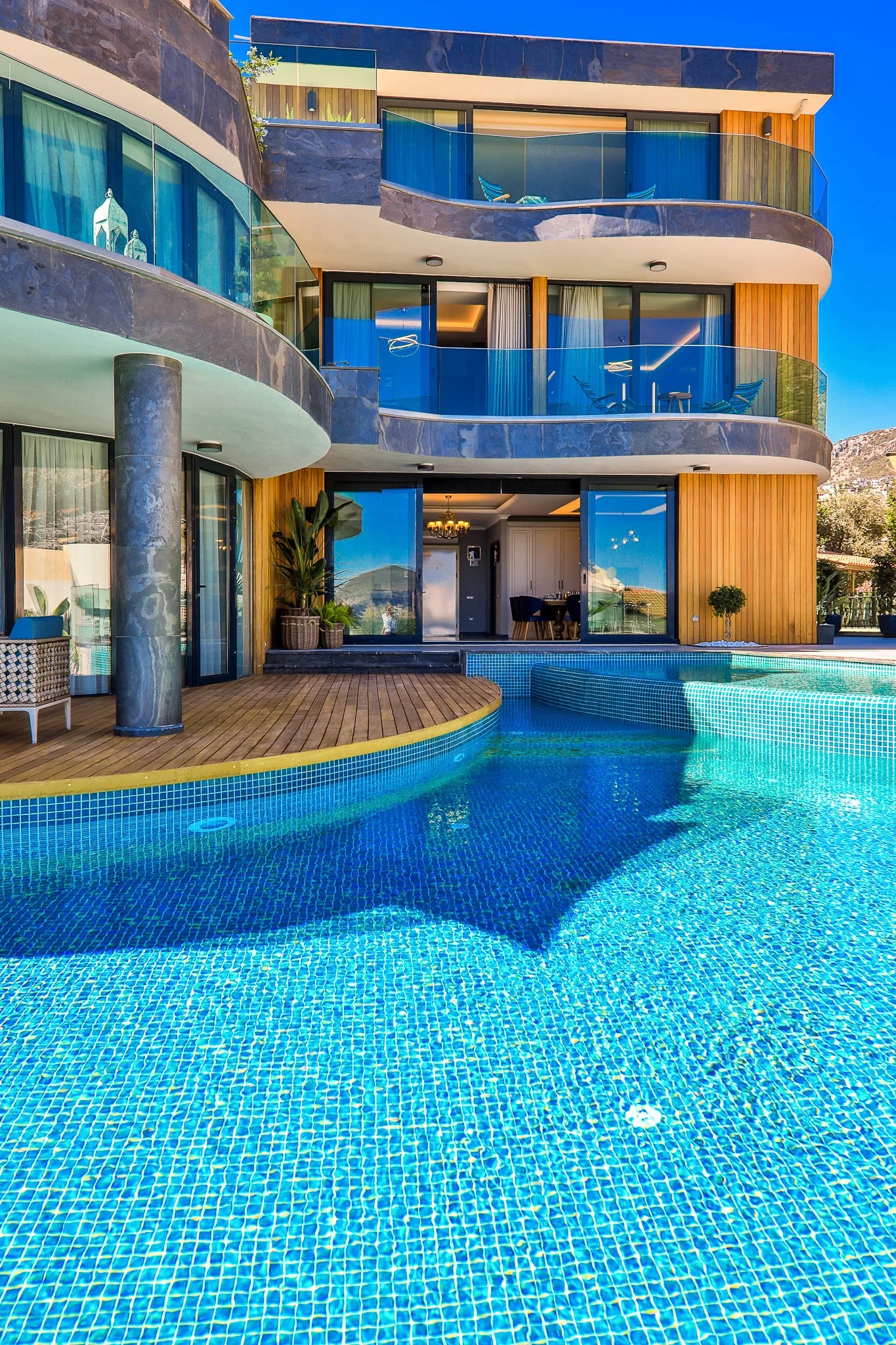 Kalkan’da Deniz Manzaralı, Özel Havuzlu, 4 Yatak Odalı, Lüks Villa