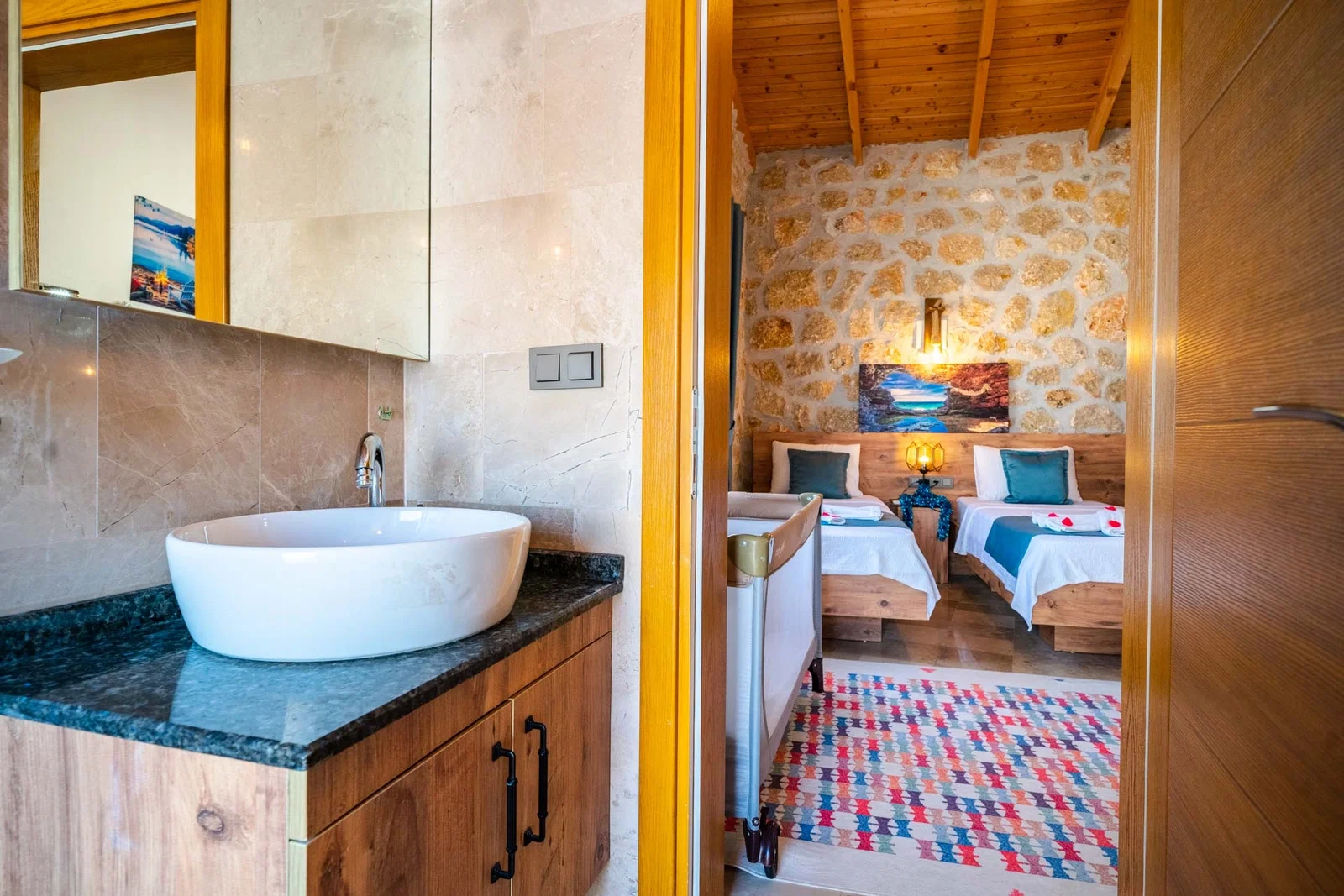 Kalkan’da Korunaklı, Isıtmalı Havuzlu, 2 Yatak Odalı, Kiralık Villa
