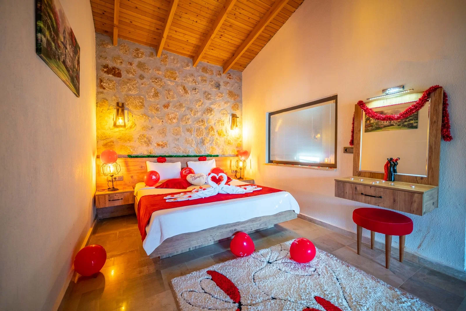 Kalkan’da Korunaklı, Isıtmalı Havuzlu, 2 Yatak Odalı, Kiralık Villa