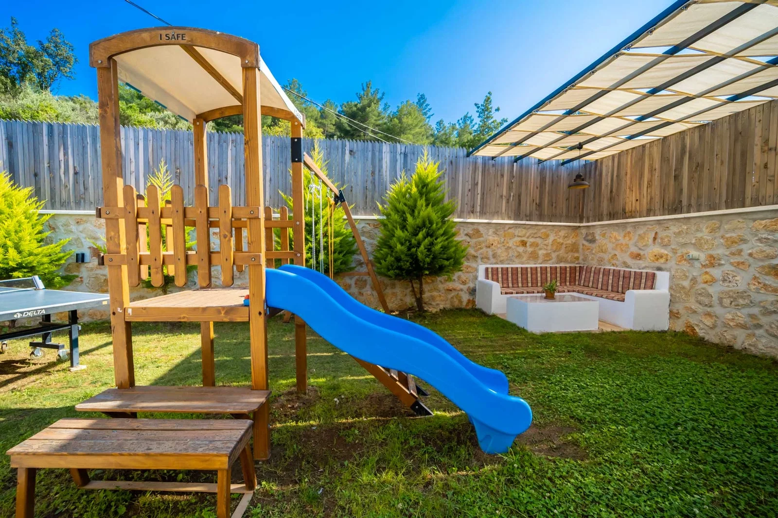 Kalkan’da Korunaklı, Isıtmalı Havuzlu, 2 Yatak Odalı, Kiralık Villa