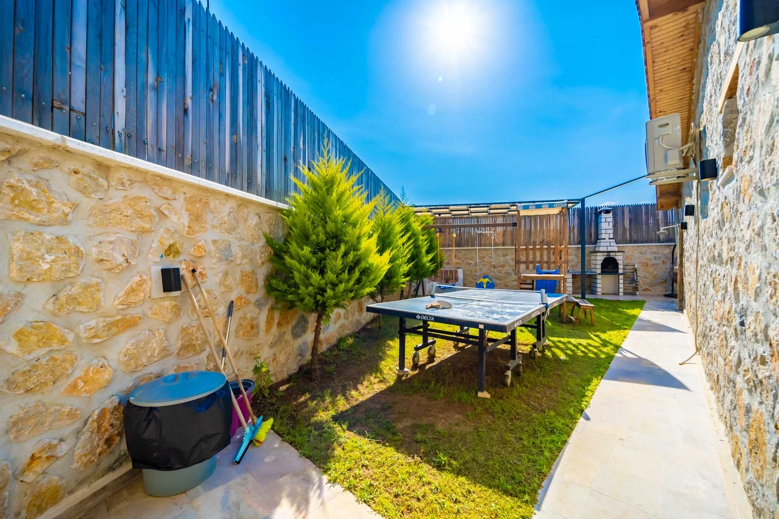 Kalkan’da Korunaklı, Isıtmalı Havuzlu, 2 Yatak Odalı, Kiralık Villa