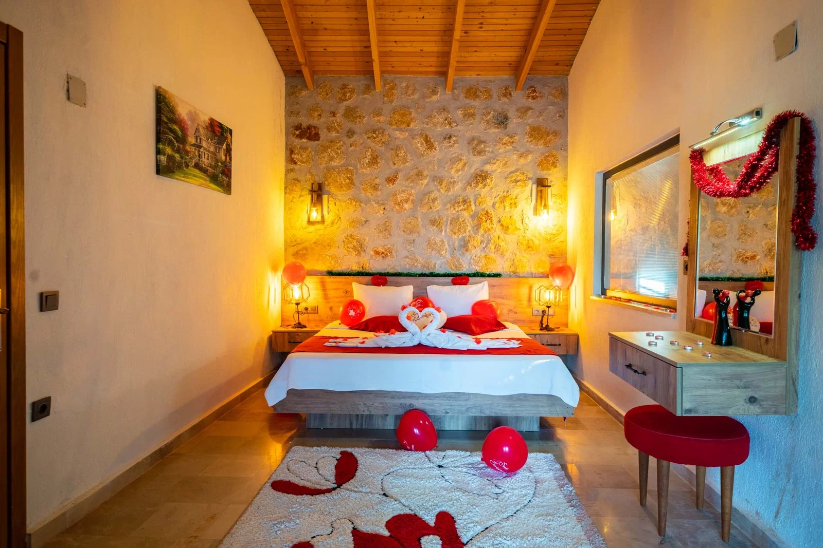 Kalkan’da Korunaklı, Isıtmalı Havuzlu, 2 Yatak Odalı, Kiralık Villa