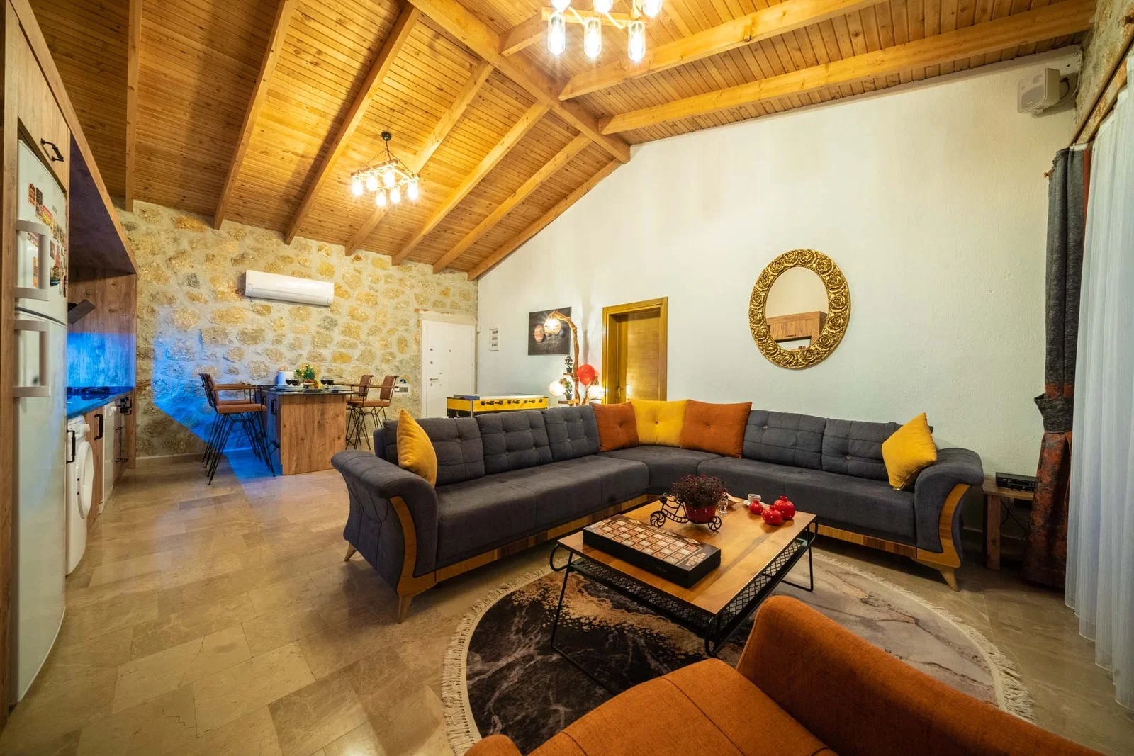 Kalkan’da Korunaklı, Isıtmalı Havuzlu, 2 Yatak Odalı, Kiralık Villa