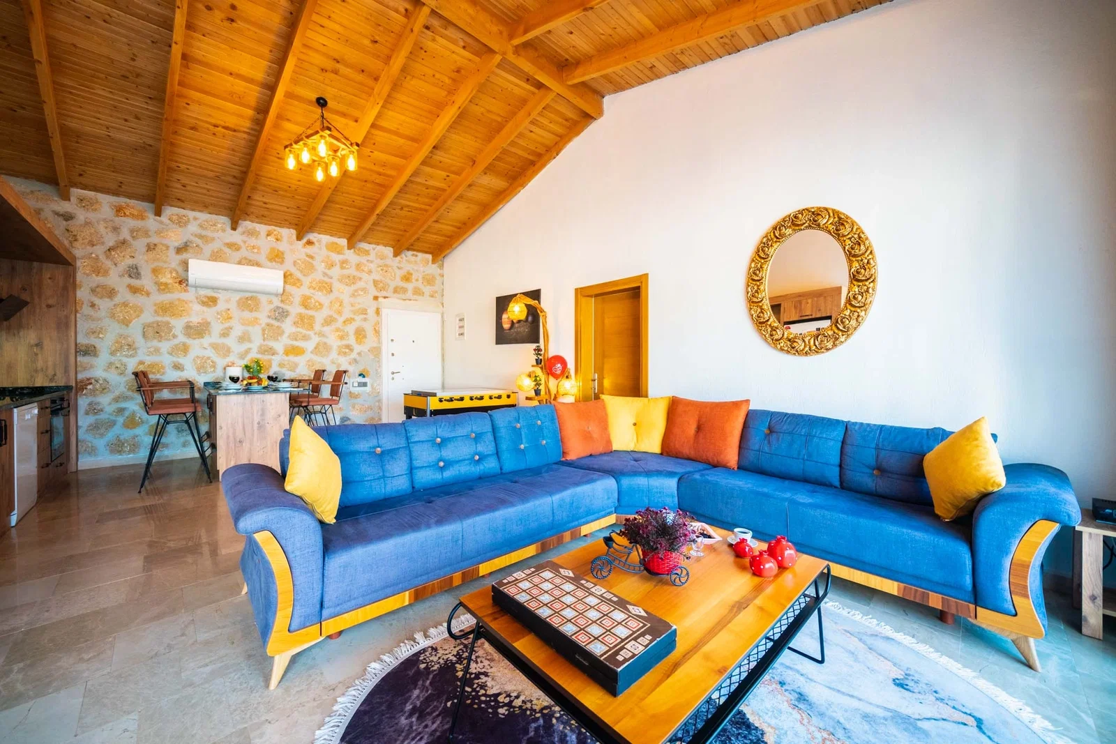 Kalkan’da Korunaklı, Isıtmalı Havuzlu, 2 Yatak Odalı, Kiralık Villa