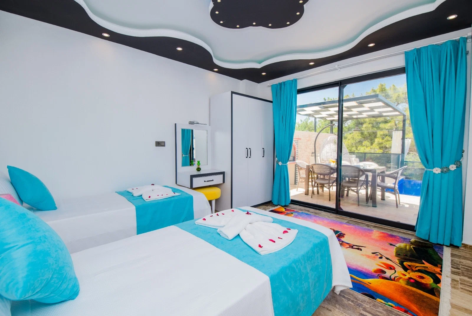 Kalkan’da Korunaklı, Isıtmalı Havuzlu, 2 Yatak Odalı, Kiralık Villa
