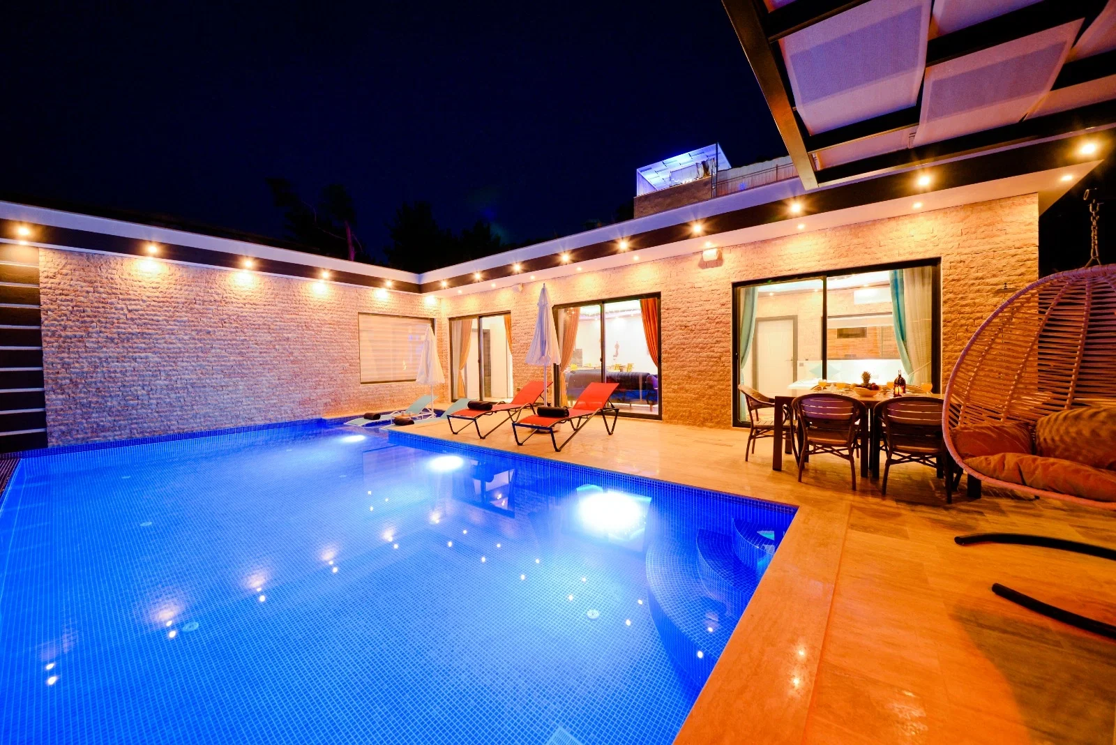 Kalkan’da Korunaklı, Isıtmalı Havuzlu, 2 Yatak Odalı, Kiralık Villa