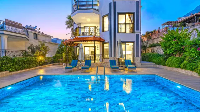 Merkeze Yakın, Özel Havuzlu Ekonomik Villa – Kalkan, 3 Yatak Odalı