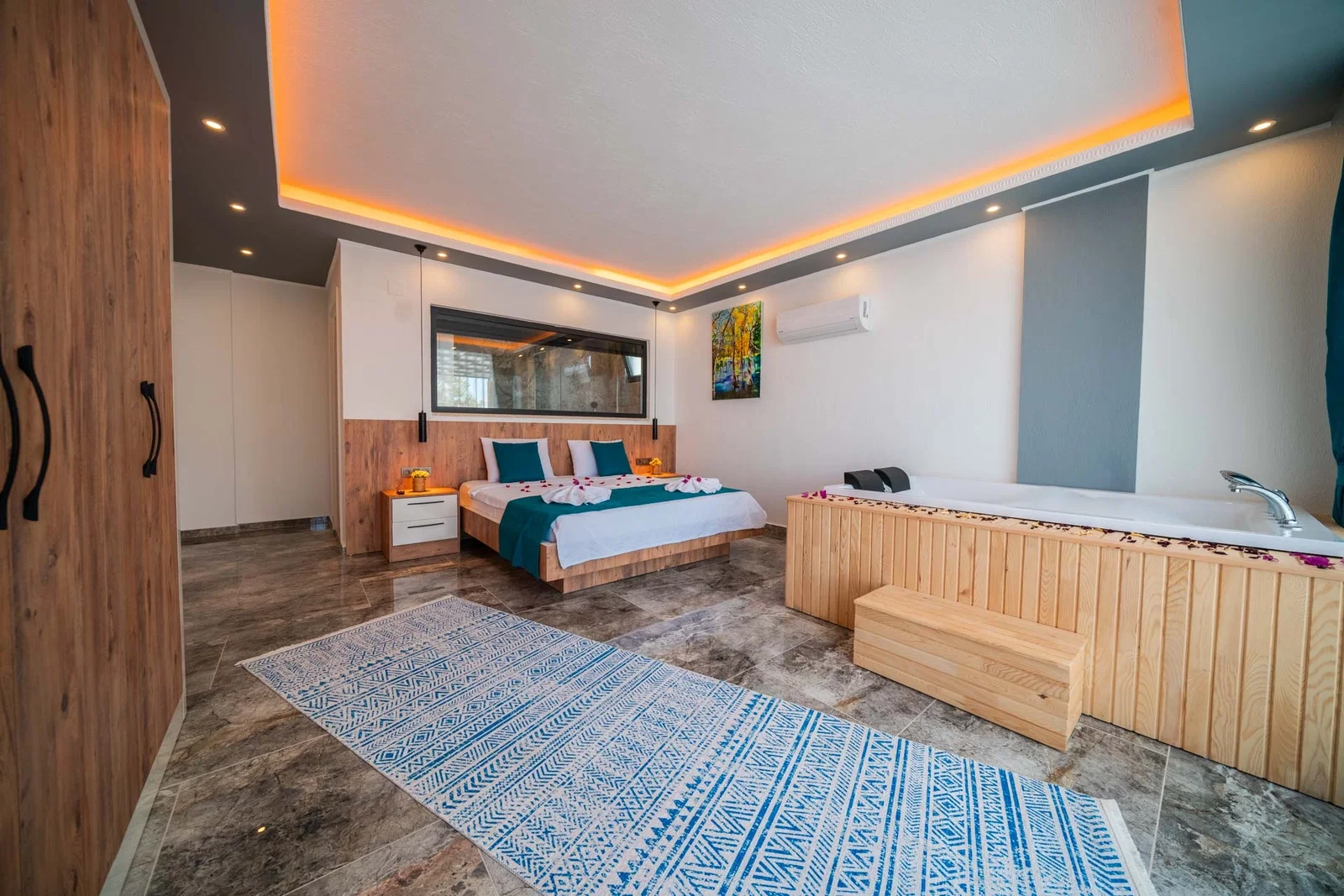 Kalkan’da Merkeze Yakın, Deni Manzaralı, 2 Yatak Odalı, Kiralık Villa
