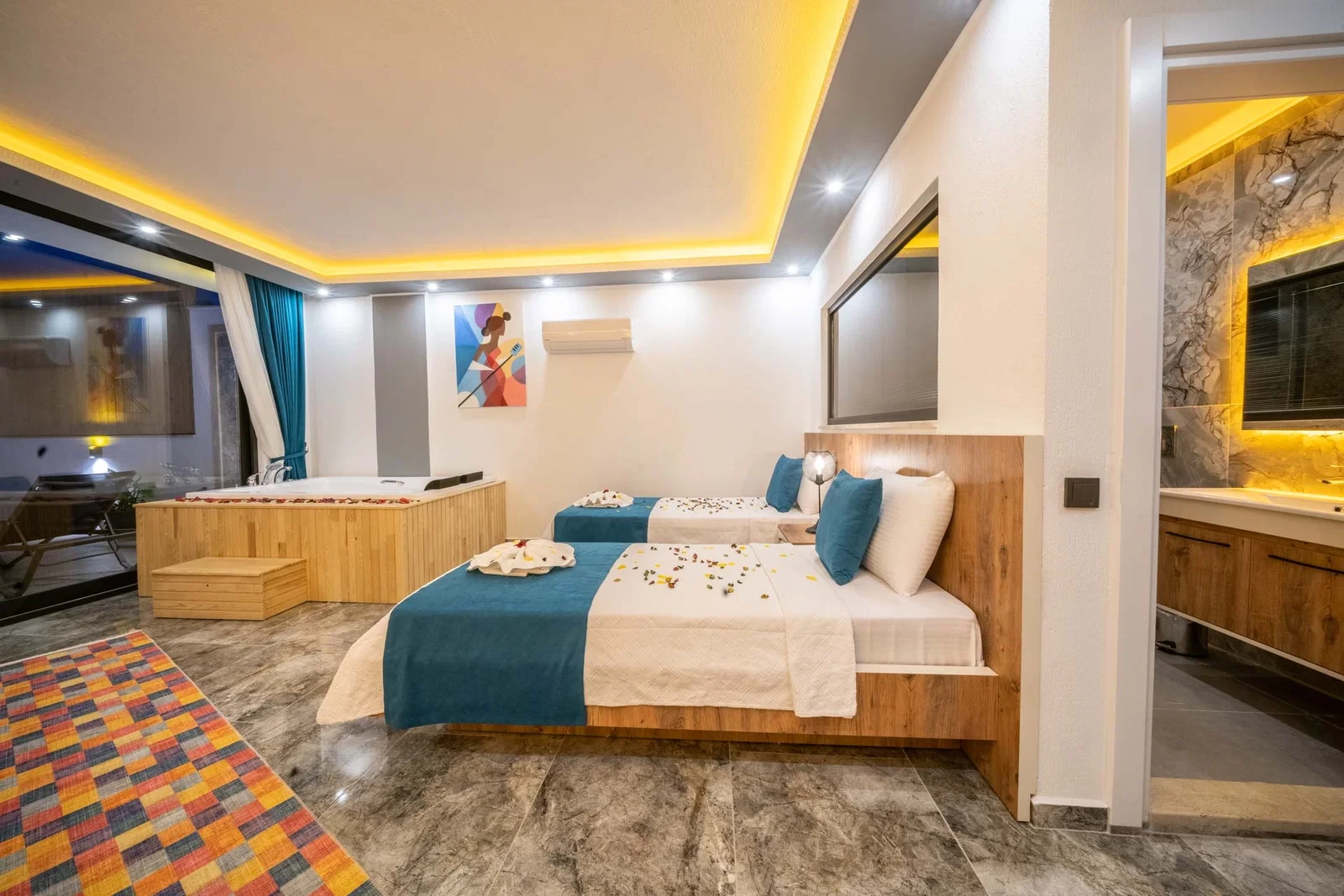 Kalkan’da Merkeze Yakın, Deni Manzaralı, 2 Yatak Odalı, Kiralık Villa