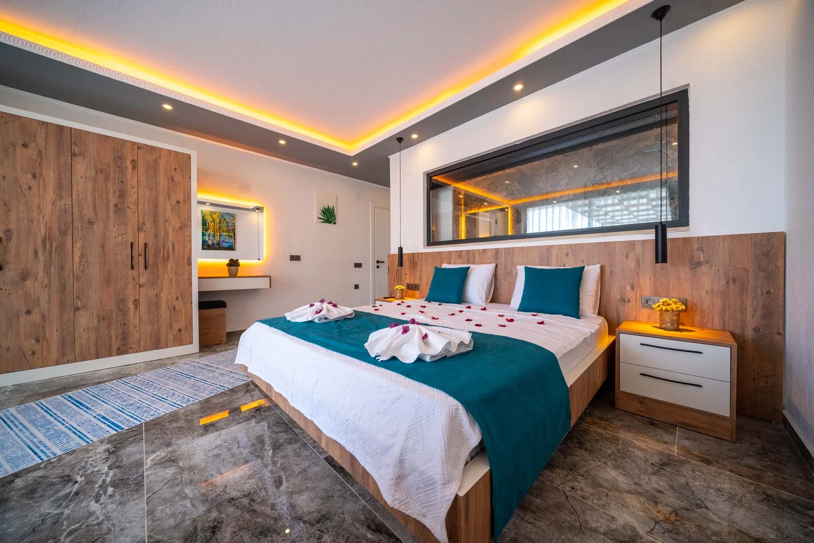 Kalkan’da Merkeze Yakın, Deni Manzaralı, 2 Yatak Odalı, Kiralık Villa