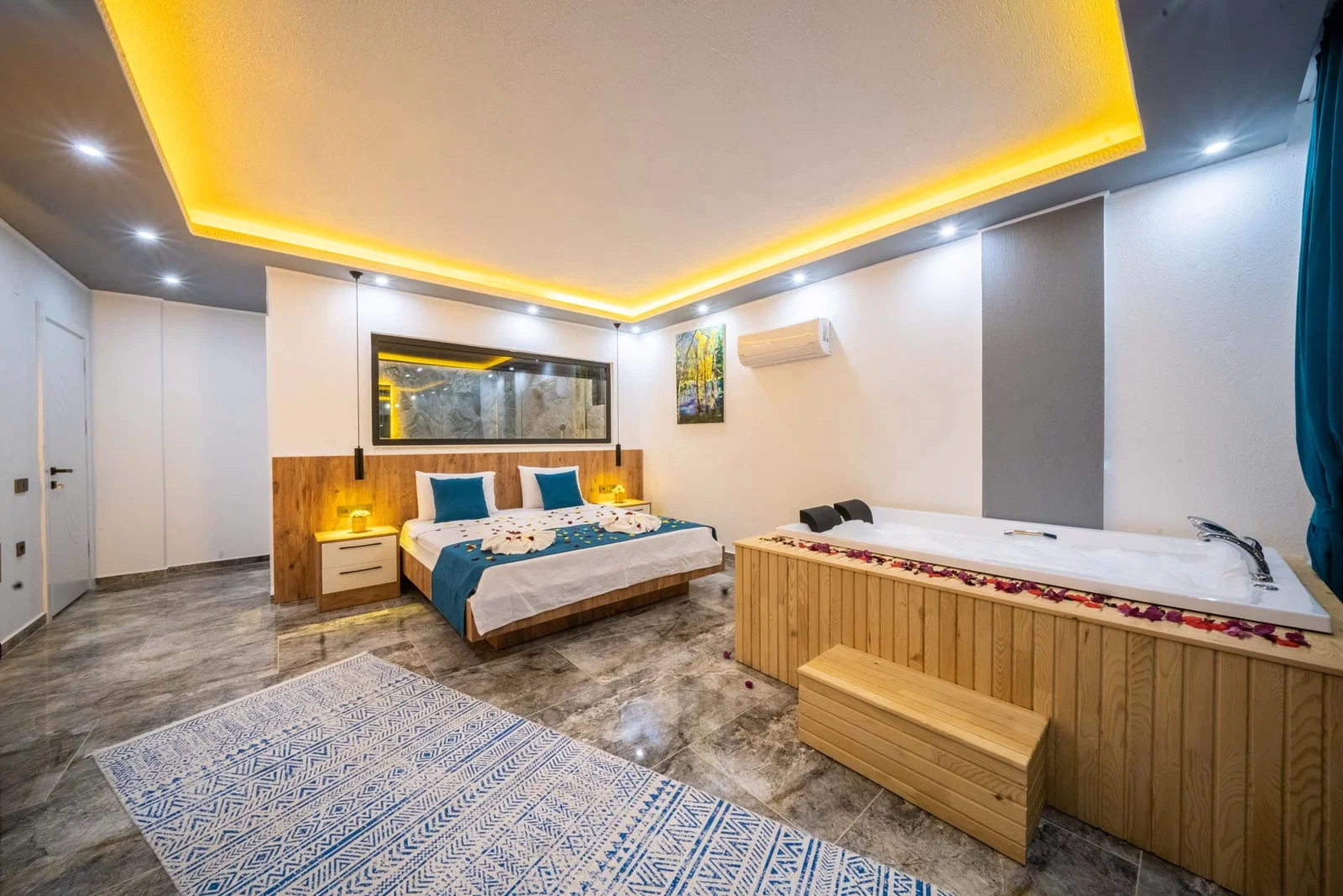 Kalkan’da Merkeze Yakın, Deni Manzaralı, 2 Yatak Odalı, Kiralık Villa