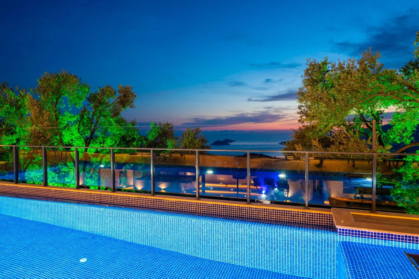 Kalkan’da Merkeze Yakın, Deni Manzaralı, 2 Yatak Odalı, Kiralık Villa