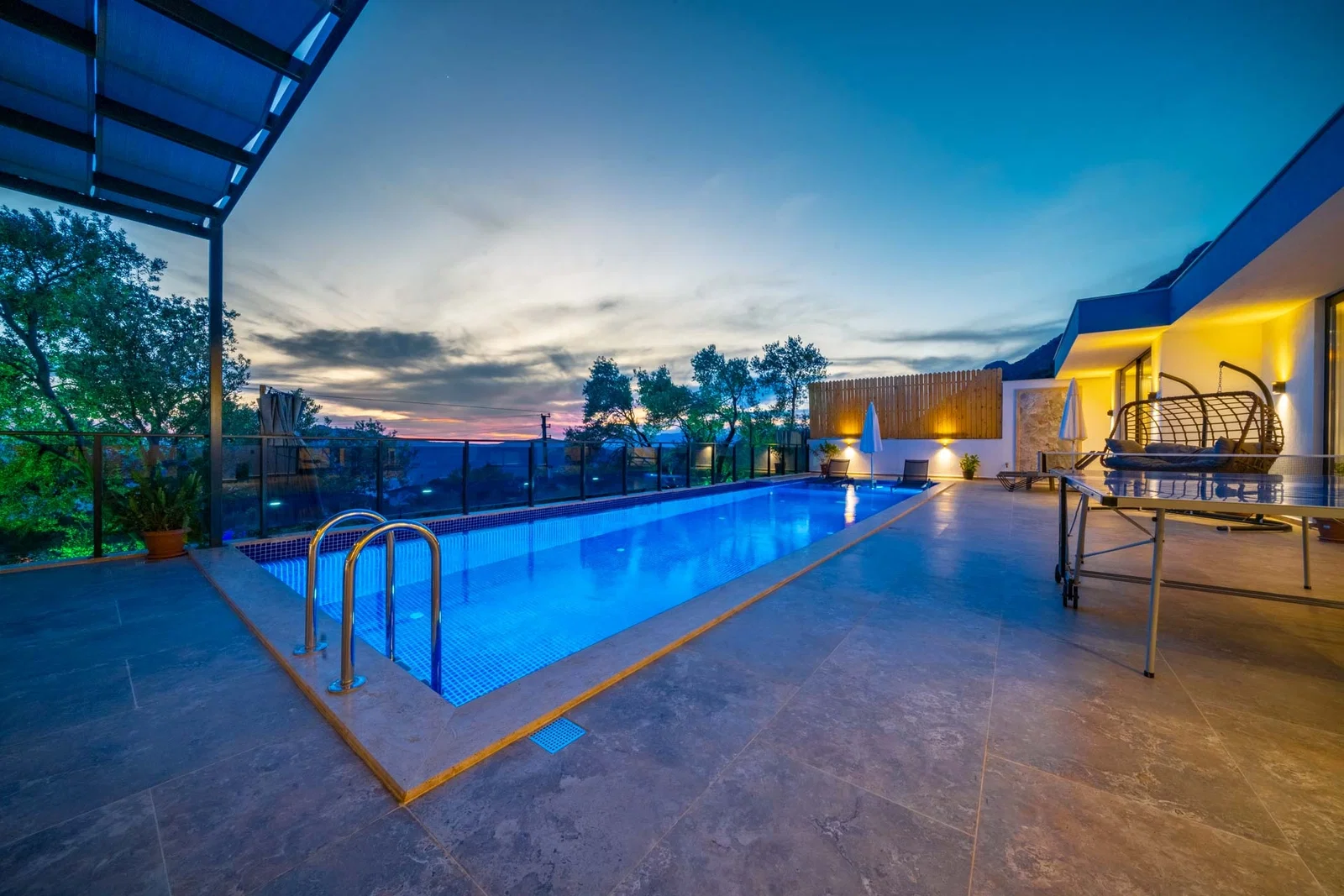Kalkan’da Merkeze Yakın, Deni Manzaralı, 2 Yatak Odalı, Kiralık Villa