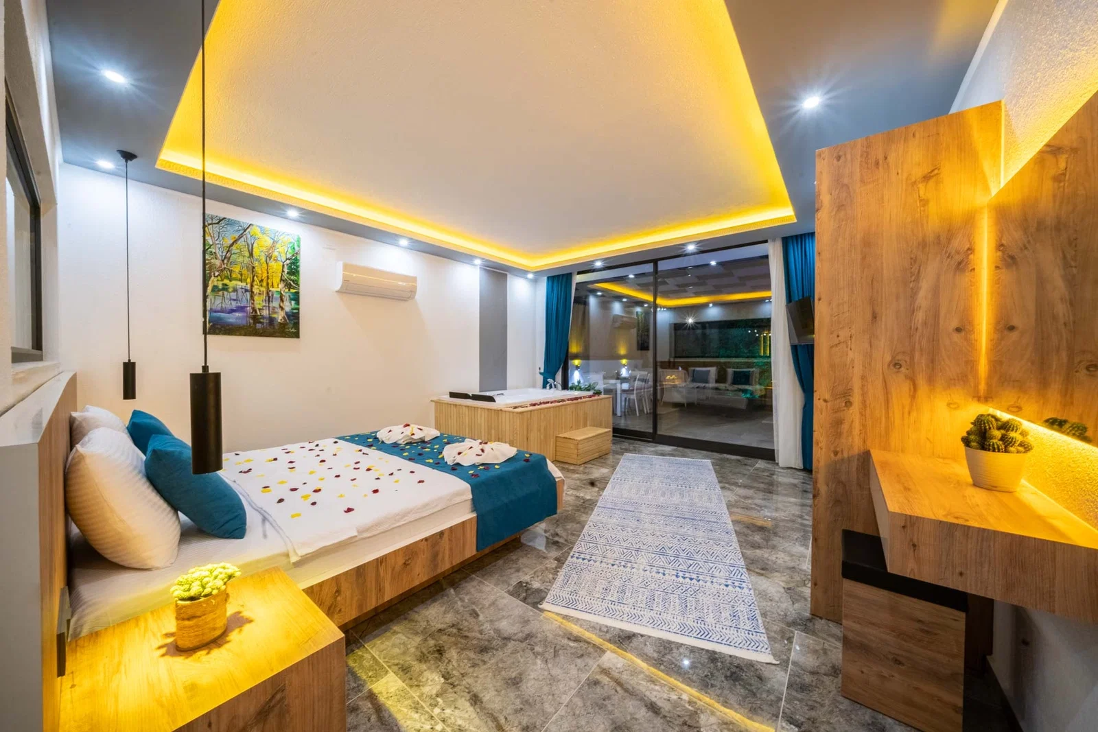 Kalkan’da Merkeze Yakın, Deni Manzaralı, 2 Yatak Odalı, Kiralık Villa