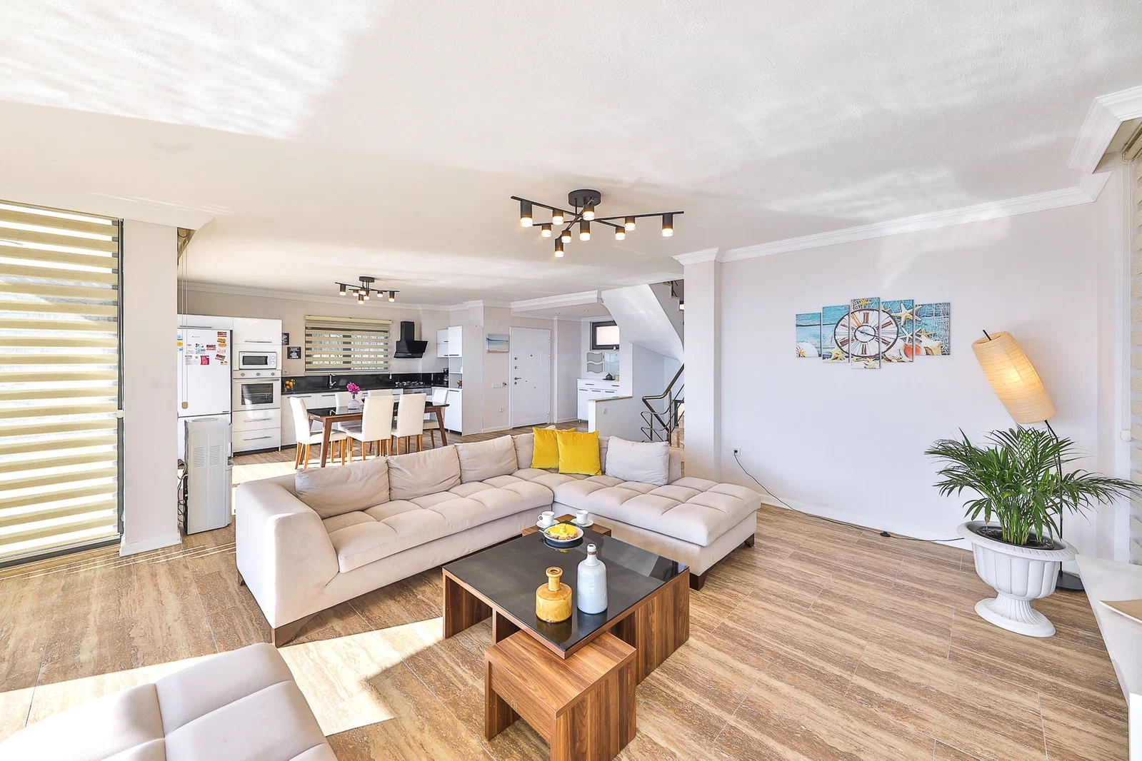 Kalkan’da Merkeze Yakın, Isıtmalı Havuzlu, 4 Yatak Odalı, Lüks Villa