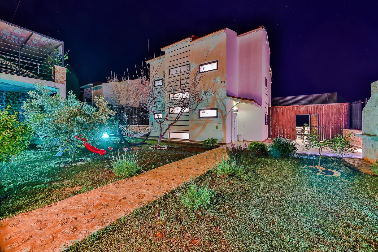 Kalkan’da Merkeze Yakın, Isıtmalı Havuzlu, 4 Yatak Odalı, Lüks Villa