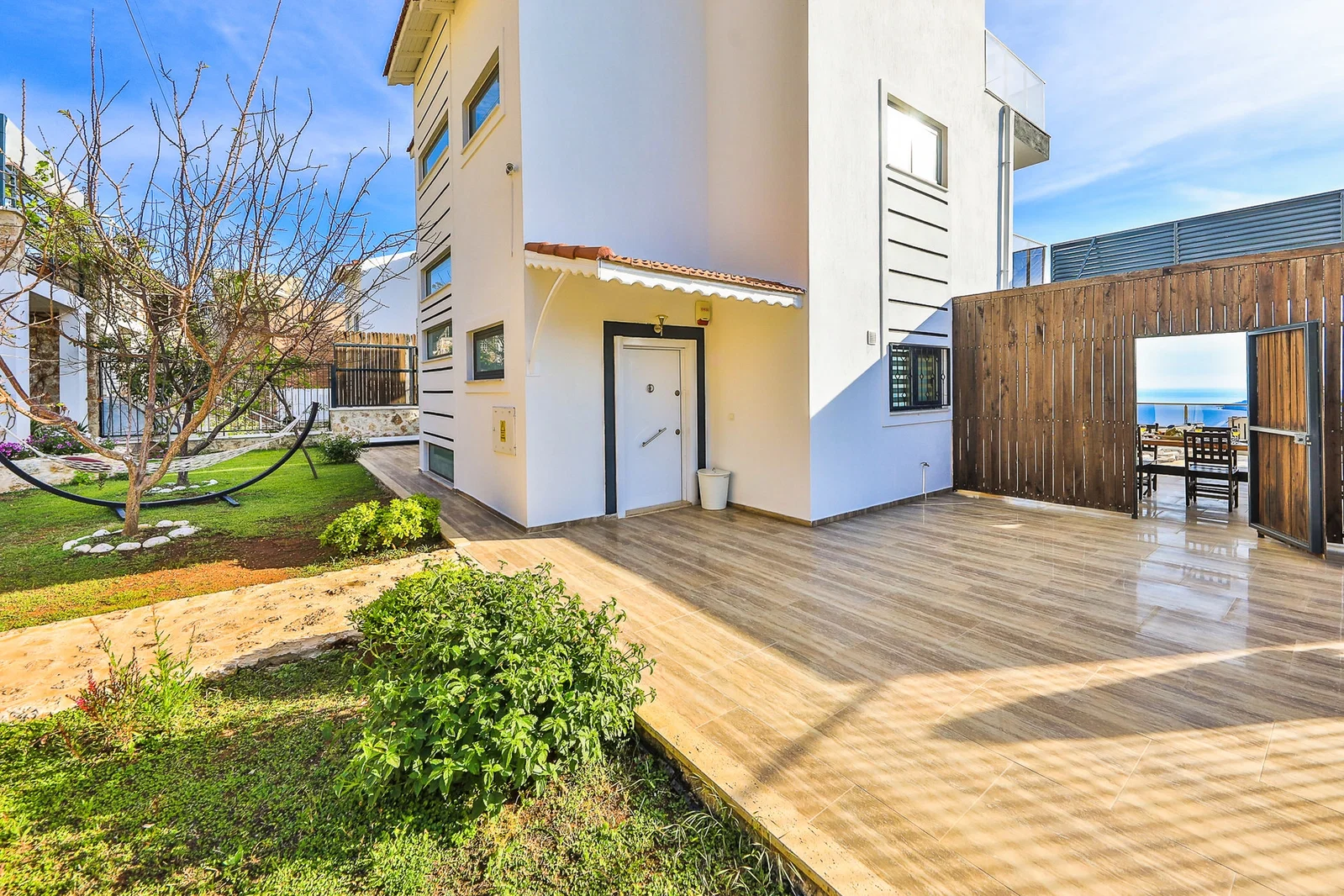 Kalkan’da Merkeze Yakın, Isıtmalı Havuzlu, 4 Yatak Odalı, Lüks Villa