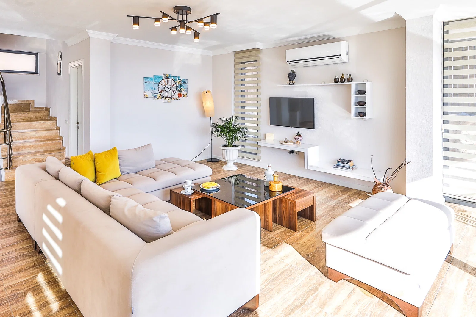 Kalkan’da Merkeze Yakın, Isıtmalı Havuzlu, 4 Yatak Odalı, Lüks Villa