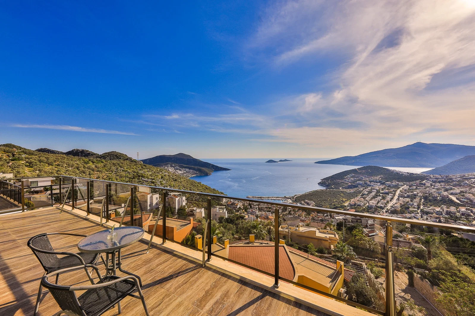 Kalkan’da Merkeze Yakın, Isıtmalı Havuzlu, 4 Yatak Odalı, Lüks Villa