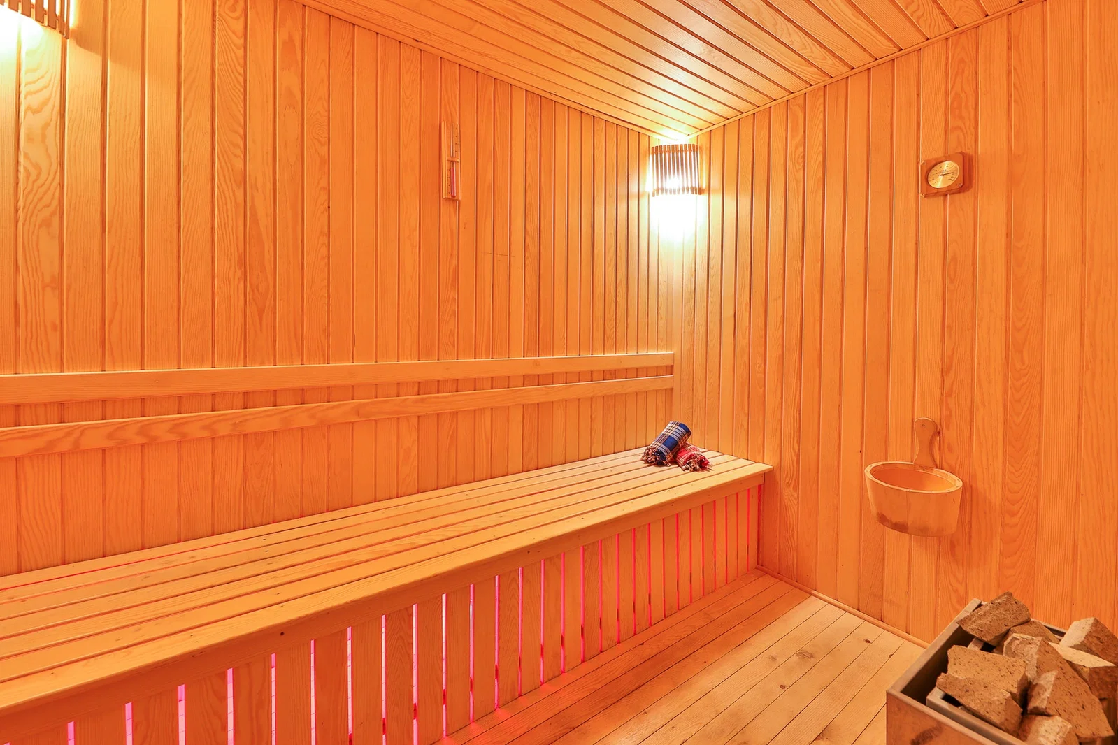 Kalkan’da Merkeze Yakın, Isıtmalı Havuzlu, 4 Yatak Odalı, Lüks Villa
