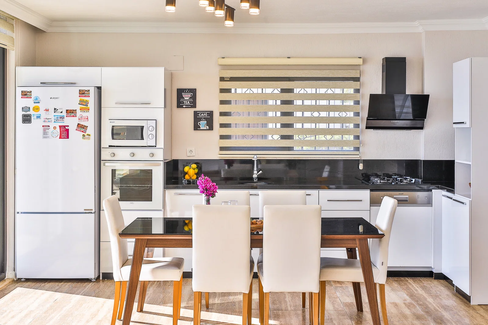 Kalkan’da Merkeze Yakın, Isıtmalı Havuzlu, 4 Yatak Odalı, Lüks Villa