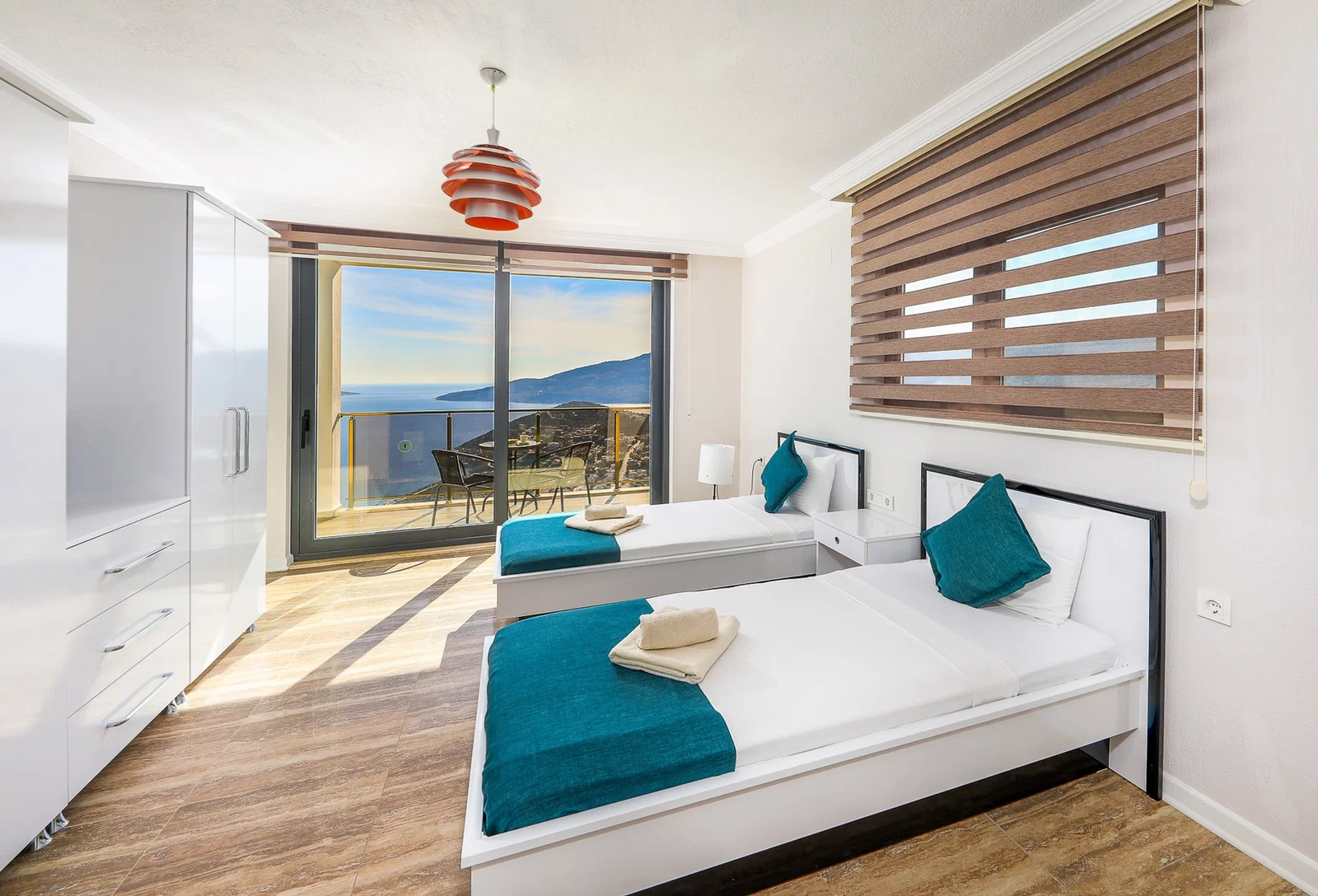 Kalkan’da Merkeze Yakın, Isıtmalı Havuzlu, 4 Yatak Odalı, Lüks Villa