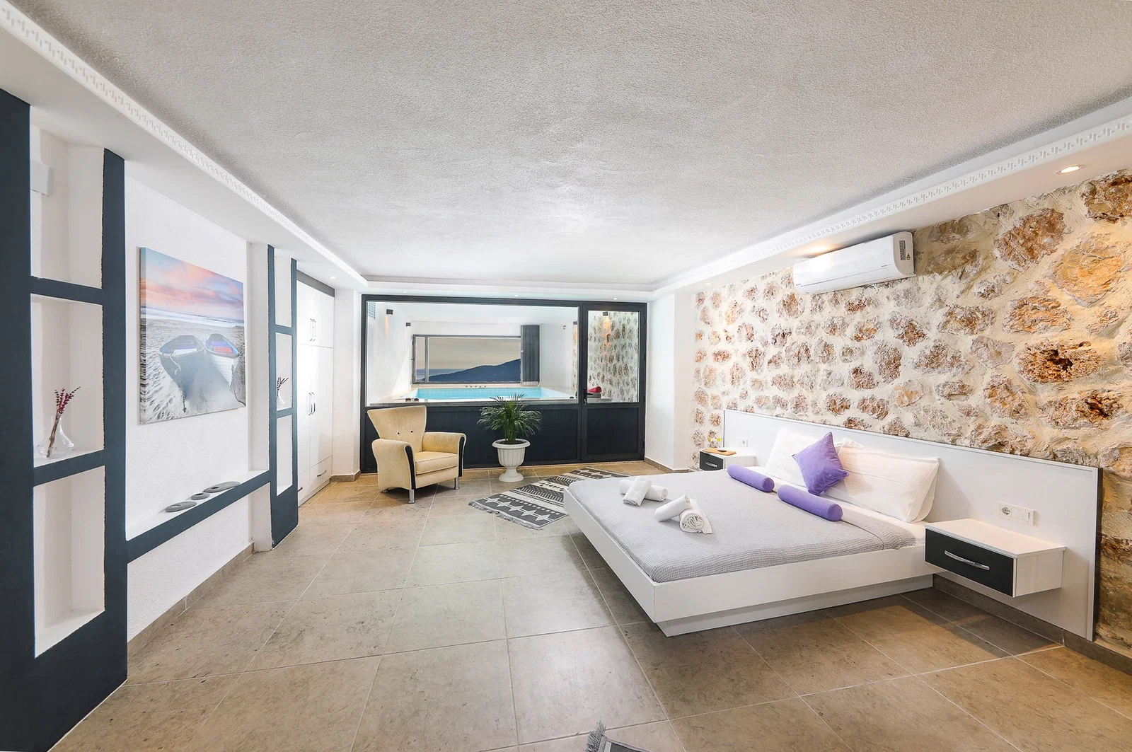 Kalkan’da Merkeze Yakın, Isıtmalı Havuzlu, 4 Yatak Odalı, Lüks Villa