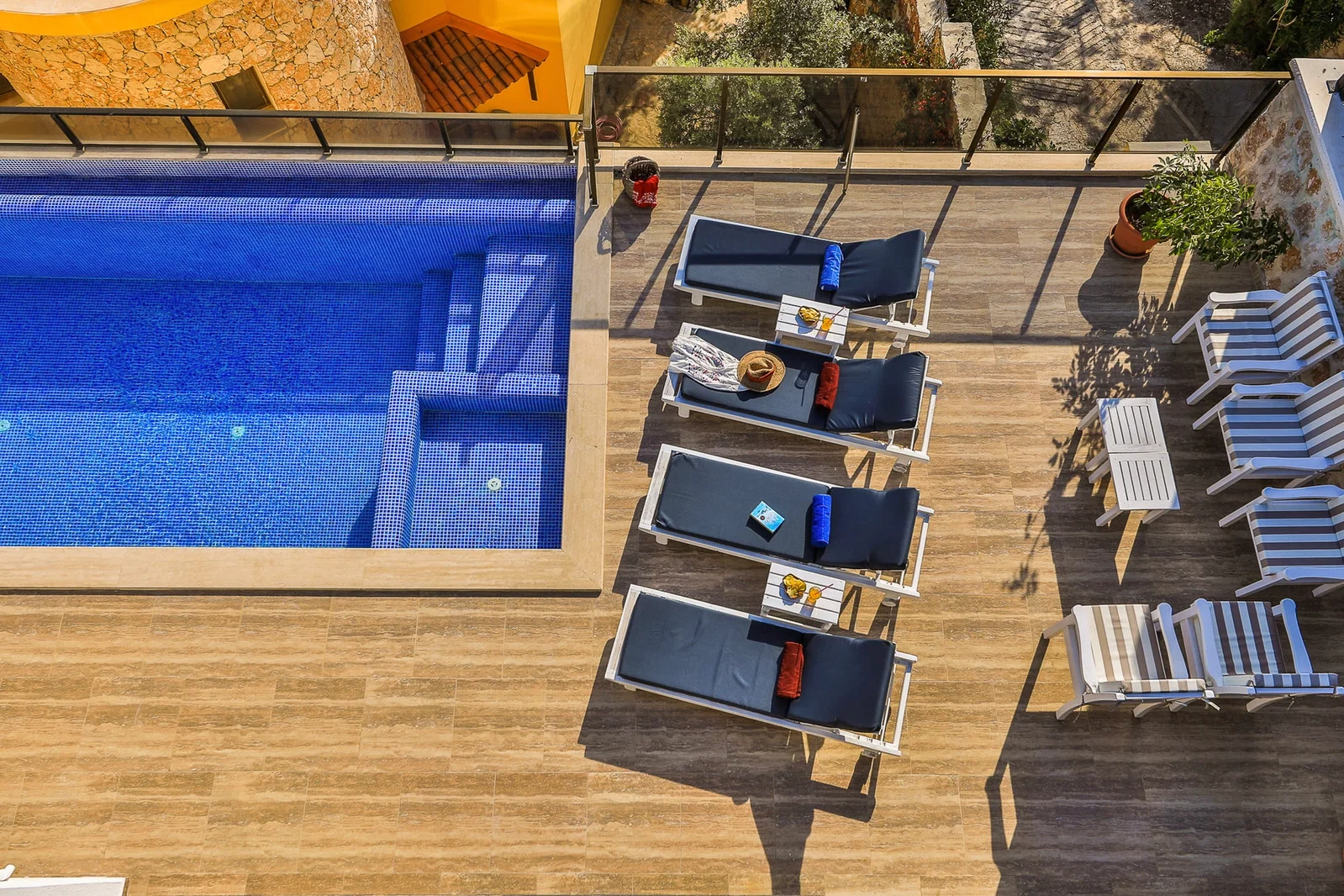 Kalkan’da Merkeze Yakın, Isıtmalı Havuzlu, 4 Yatak Odalı, Lüks Villa