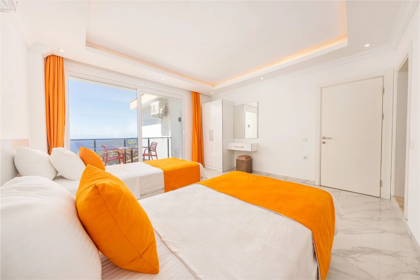 Kalkan’da Balayı Çiftlerine Uygun, Korunaklı Havuzlu, 2 Yatak Odalı, Kiralık Villa
