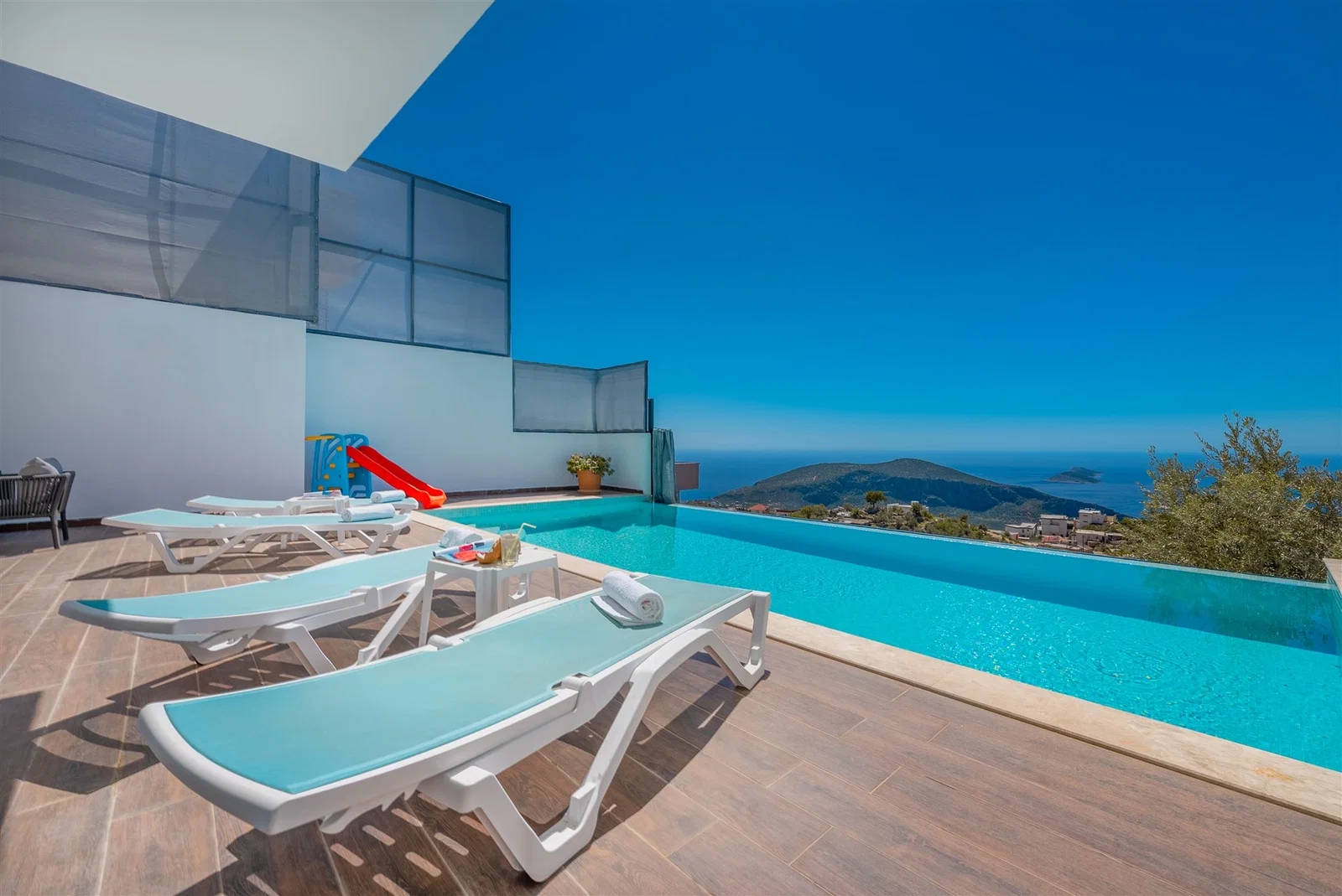 Kalkan’da Balayı Çiftlerine Uygun, Korunaklı Havuzlu, 2 Yatak Odalı, Kiralık Villa
