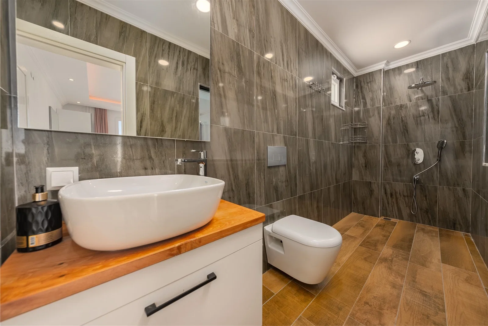 Kalkan’da Balayı Çiftlerine Uygun, Korunaklı Havuzlu, 2 Yatak Odalı, Kiralık Villa