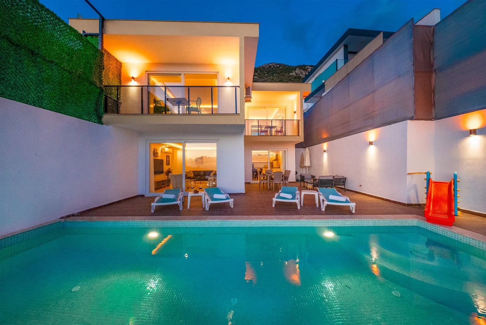 Kalkan’da Balayı Çiftlerine Uygun, Korunaklı Havuzlu, 2 Yatak Odalı, Kiralık Villa
