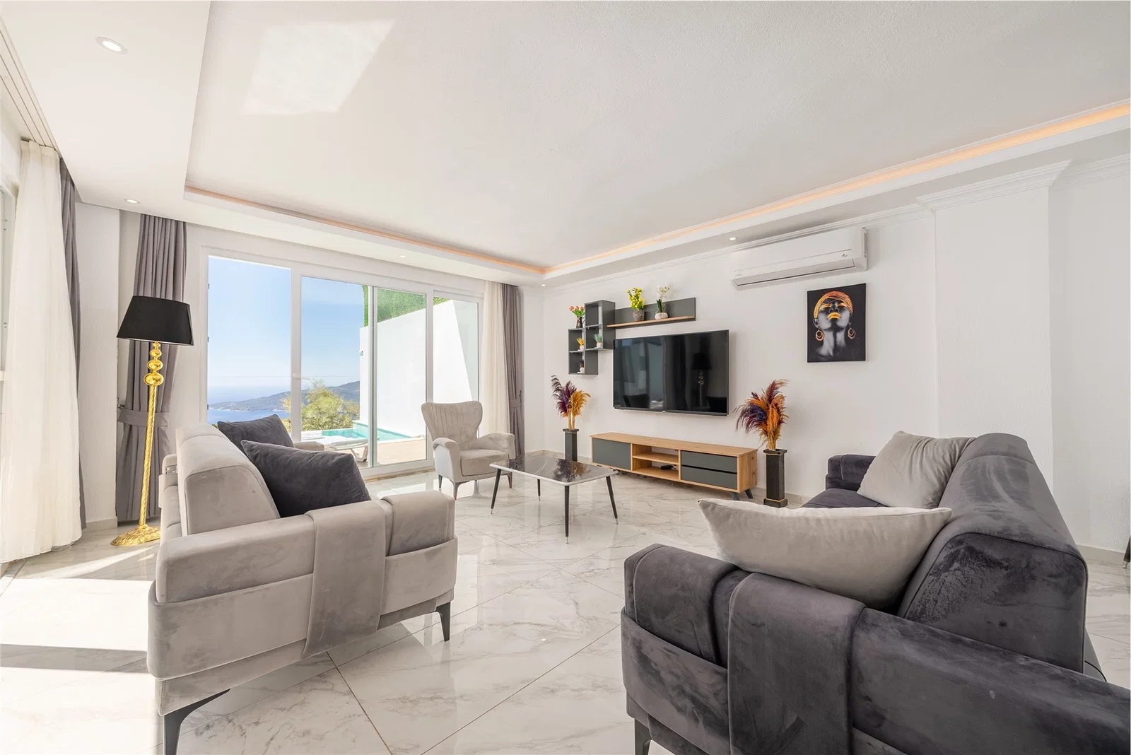 Kalkan’da Balayı Çiftlerine Uygun, Korunaklı Havuzlu, 2 Yatak Odalı, Kiralık Villa