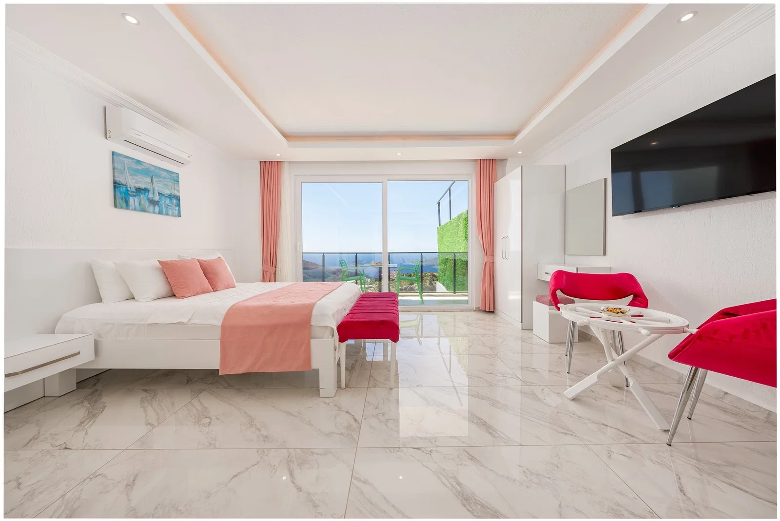 Kalkan’da Balayı Çiftlerine Uygun, Korunaklı Havuzlu, 2 Yatak Odalı, Kiralık Villa