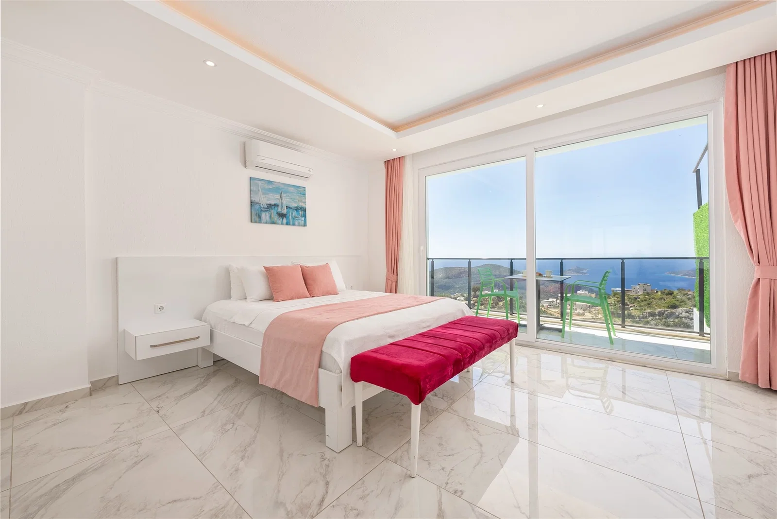 Kalkan’da Balayı Çiftlerine Uygun, Korunaklı Havuzlu, 2 Yatak Odalı, Kiralık Villa