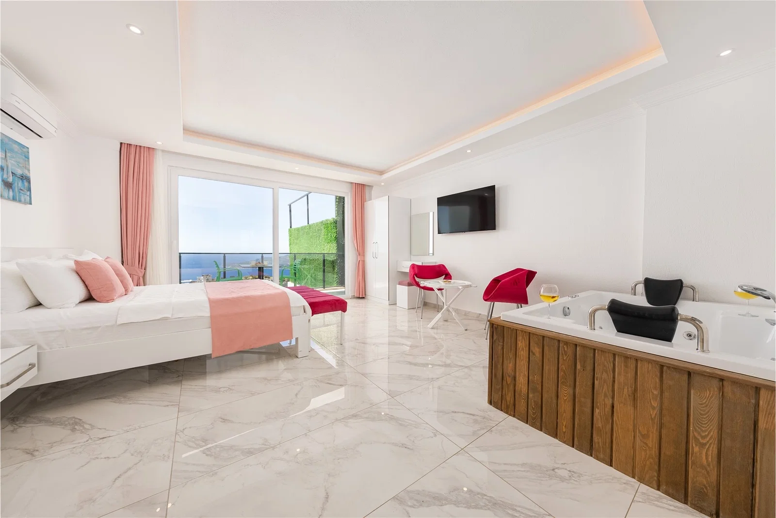 Kalkan’da Balayı Çiftlerine Uygun, Korunaklı Havuzlu, 2 Yatak Odalı, Kiralık Villa