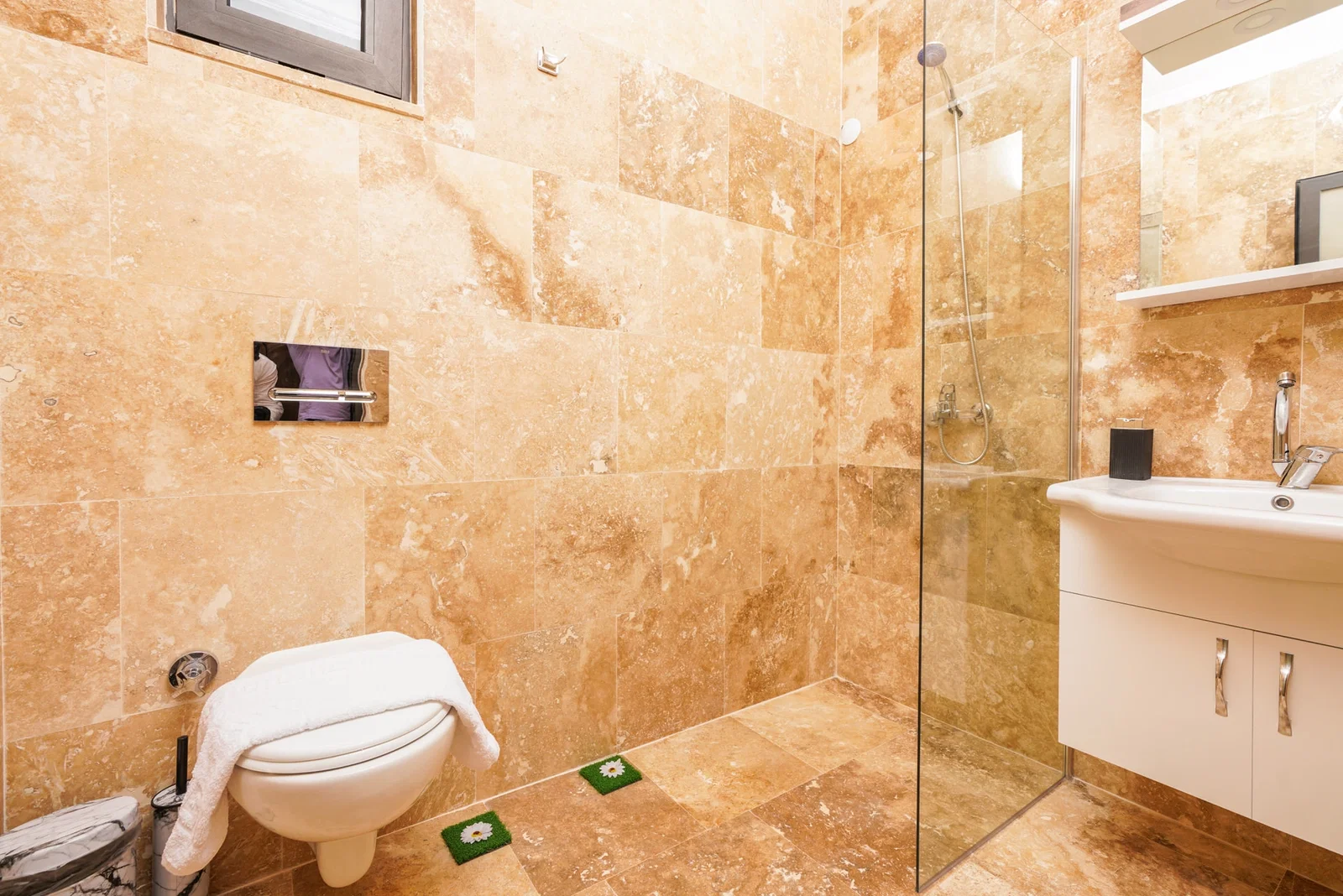 Kalkan’da Balayı Çiftlerine Uygun, Korunaklı Havuzlu, 2 Yatak Odalı, Kiralık Villa