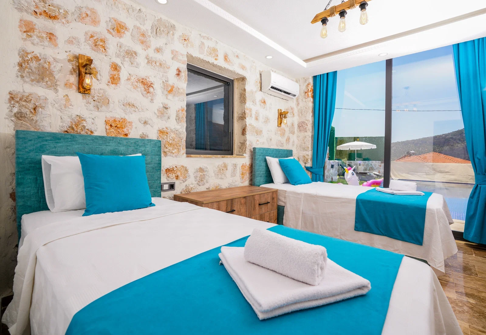 Kalkan’da Balayı Çiftlerine Uygun, Korunaklı Havuzlu, 2 Yatak Odalı, Kiralık Villa