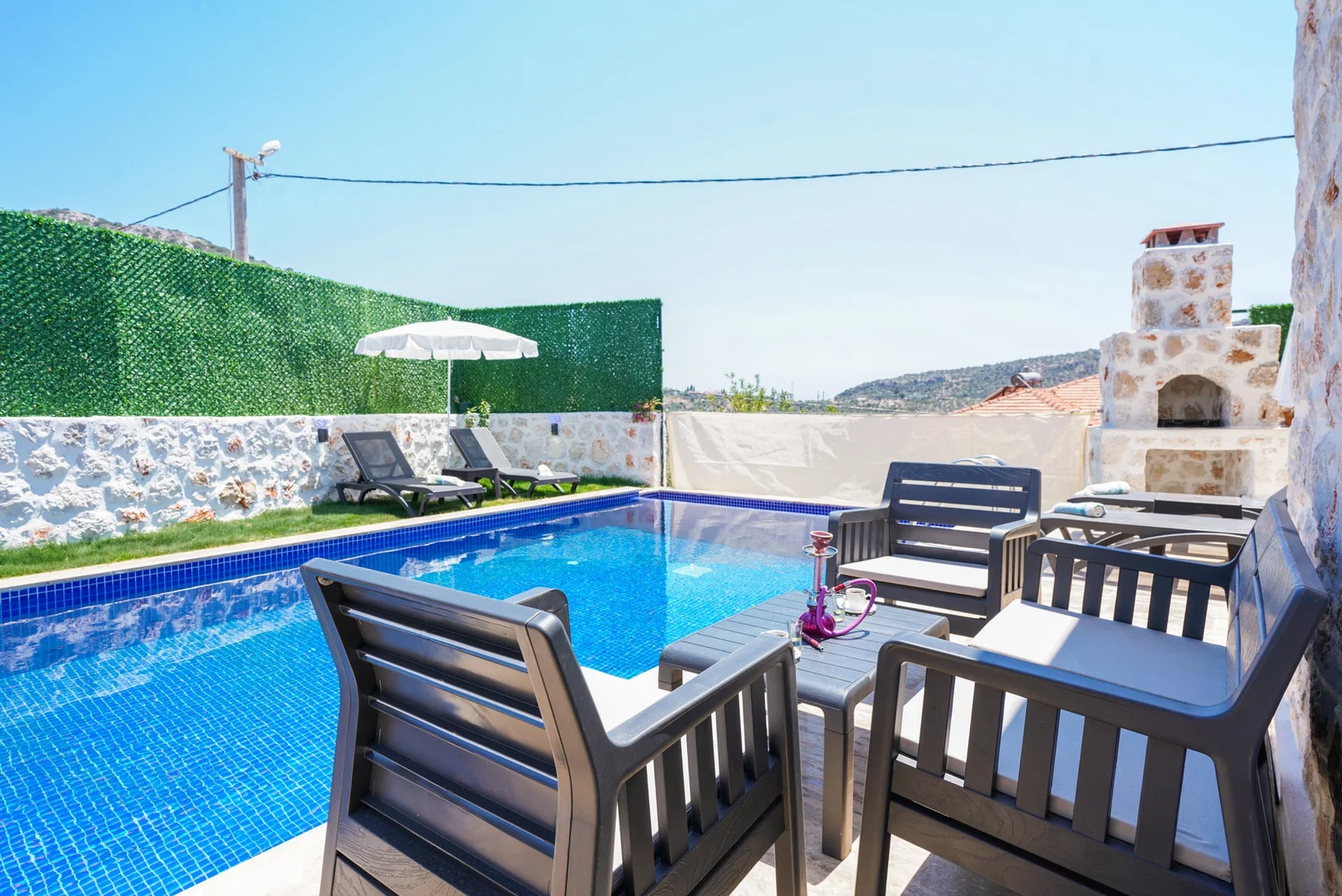 Kalkan’da Balayı Çiftlerine Uygun, Korunaklı Havuzlu, 2 Yatak Odalı, Kiralık Villa