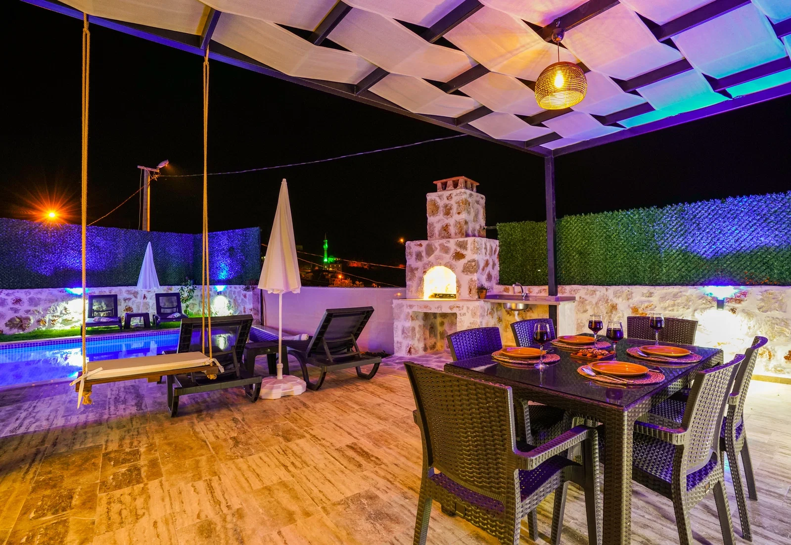Kalkan’da Balayı Çiftlerine Uygun, Korunaklı Havuzlu, 2 Yatak Odalı, Kiralık Villa