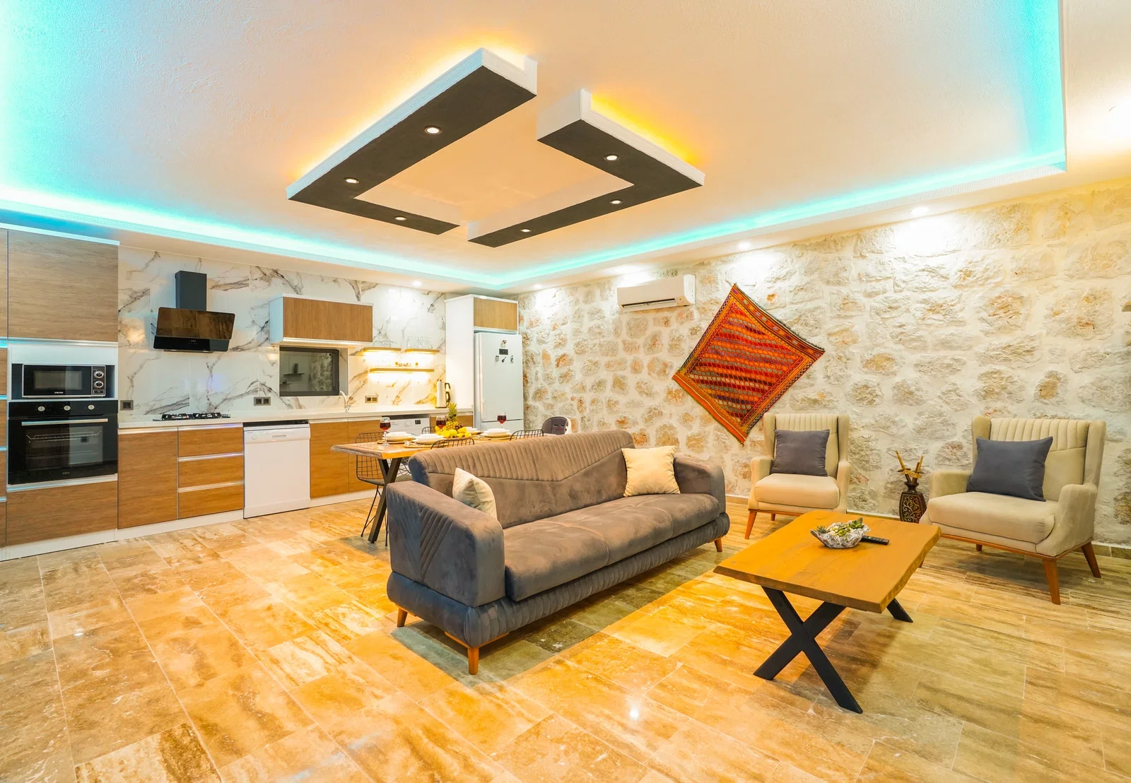 Kalkan’da Balayı Çiftlerine Uygun, Korunaklı Havuzlu, 2 Yatak Odalı, Kiralık Villa