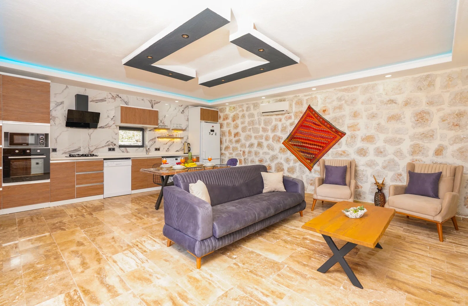 Kalkan’da Balayı Çiftlerine Uygun, Korunaklı Havuzlu, 2 Yatak Odalı, Kiralık Villa