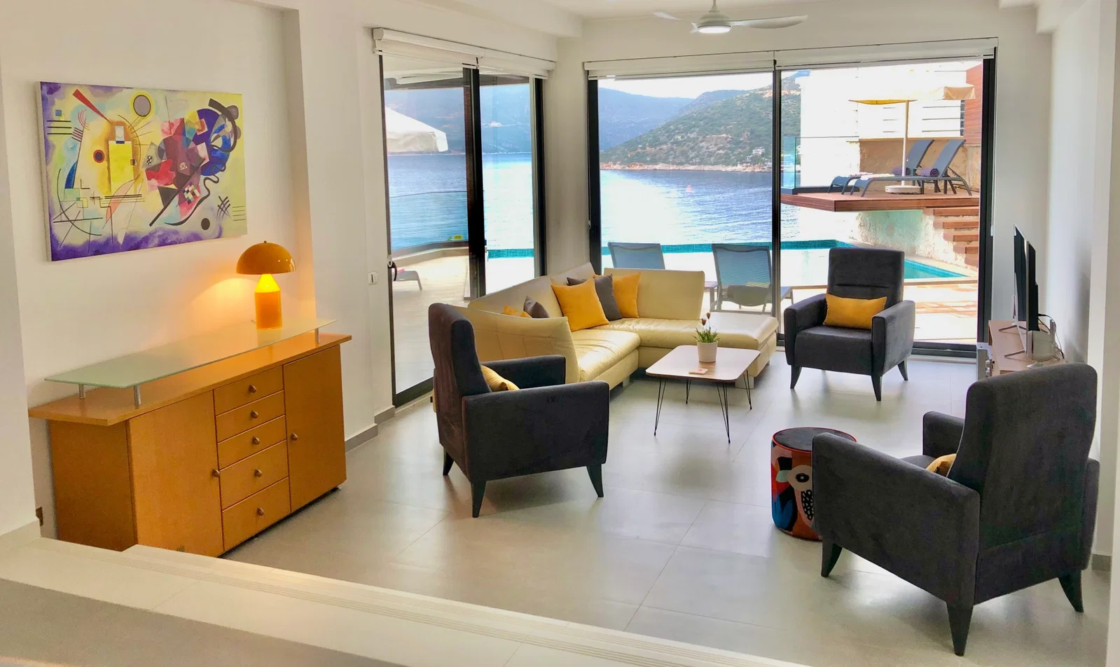 Kalkan’da Merkeze Yakın, Özel Havuzlu, 4 Yatak Odalı, Lüks Villa