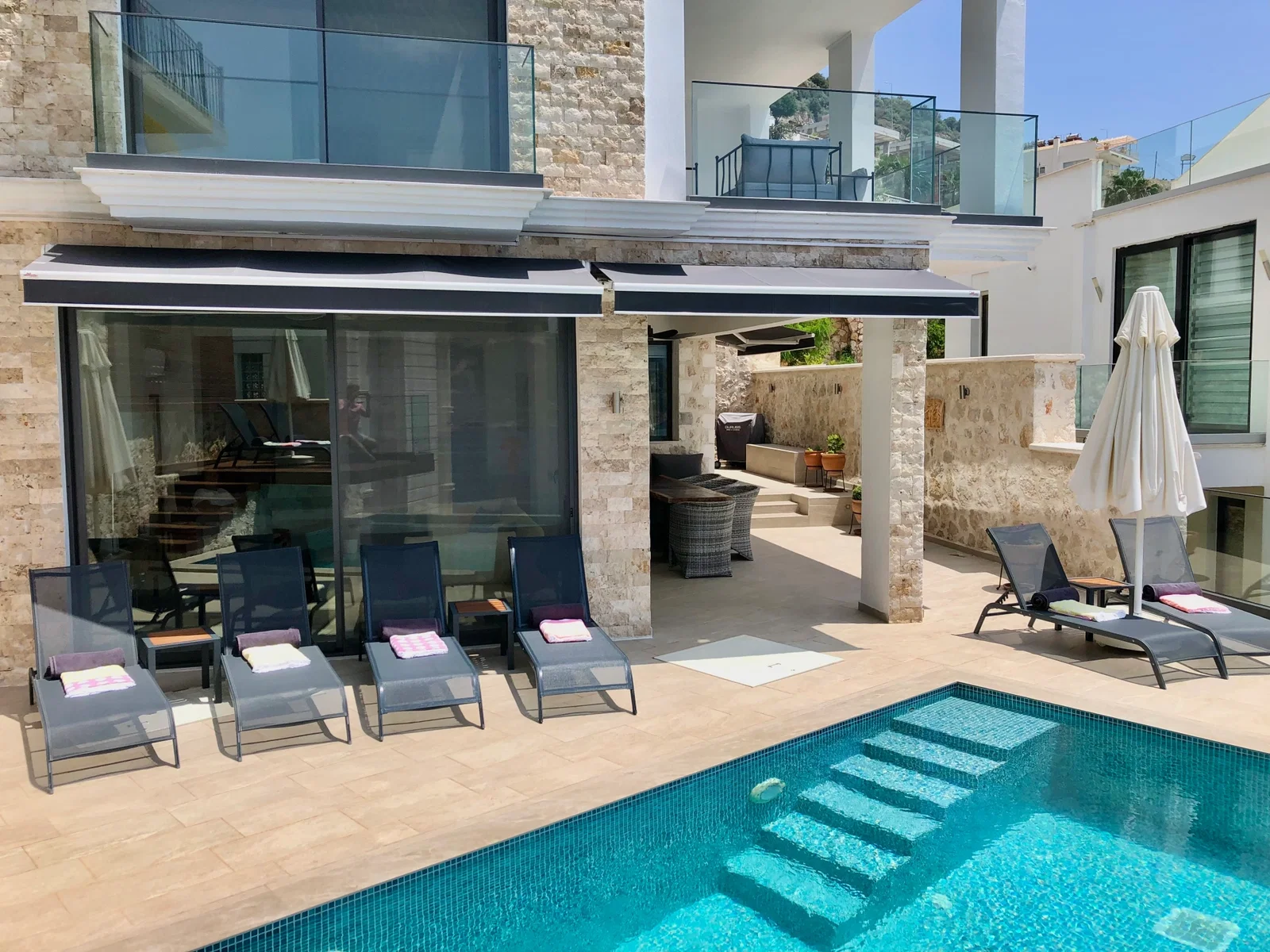 Kalkan’da Merkeze Yakın, Özel Havuzlu, 4 Yatak Odalı, Lüks Villa
