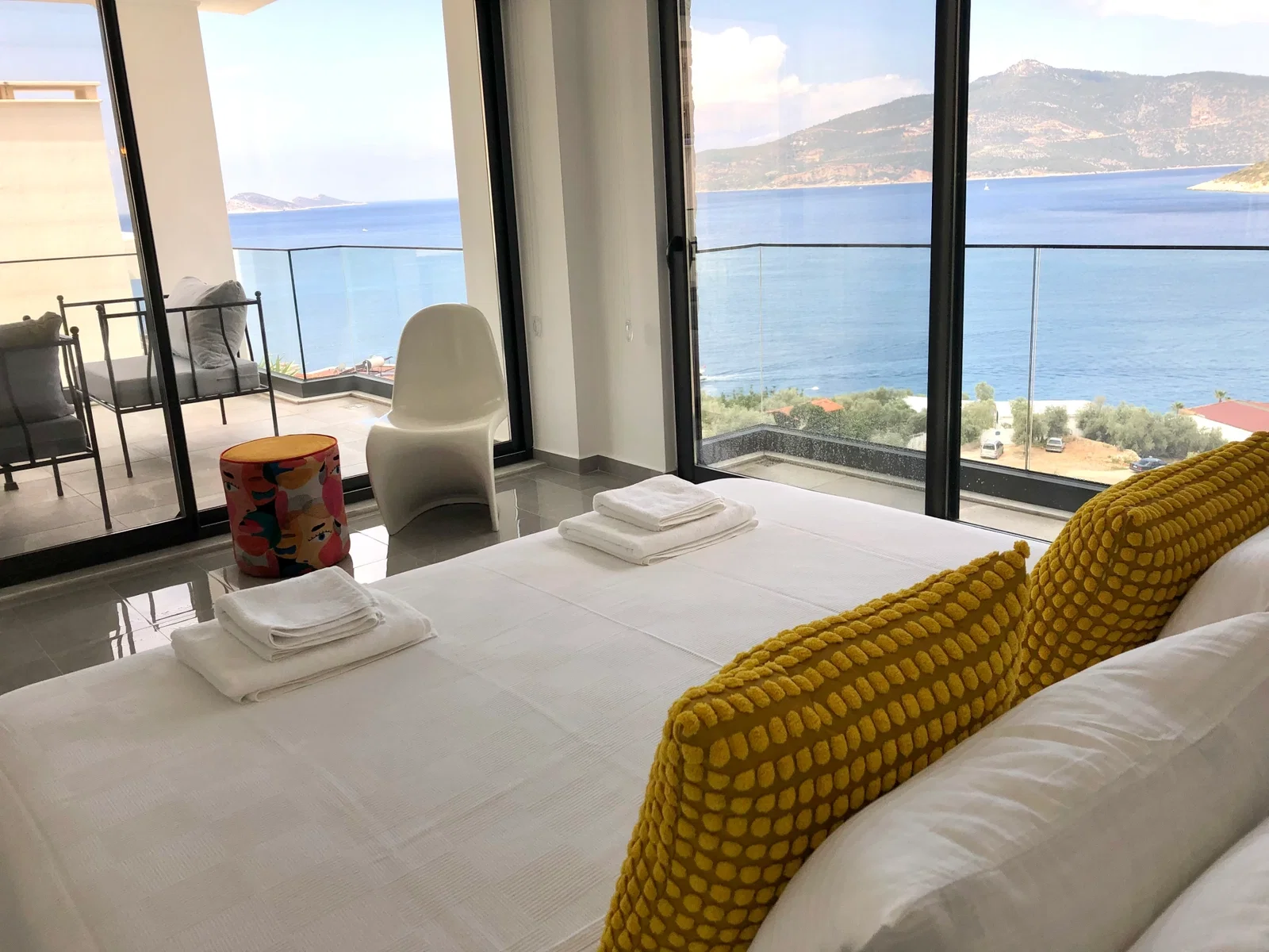Kalkan’da Merkeze Yakın, Özel Havuzlu, 4 Yatak Odalı, Lüks Villa