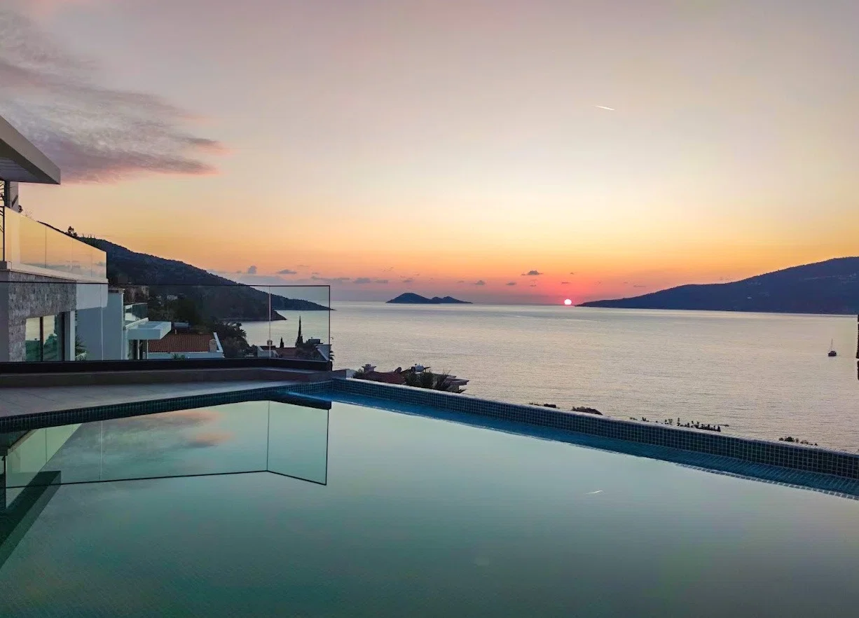 Kalkan’da Merkeze Yakın, Özel Havuzlu, 4 Yatak Odalı, Lüks Villa