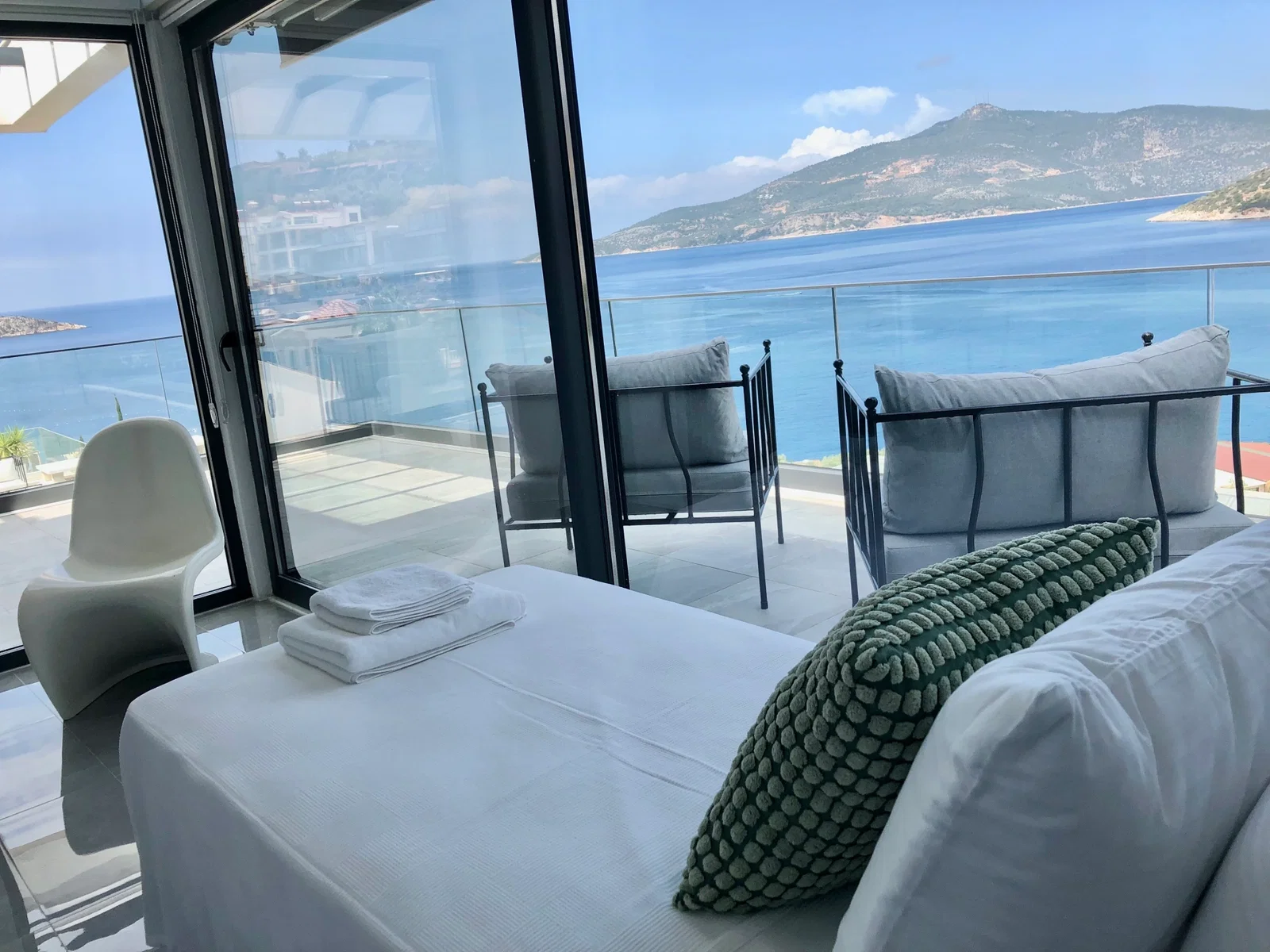 Kalkan’da Merkeze Yakın, Özel Havuzlu, 4 Yatak Odalı, Lüks Villa