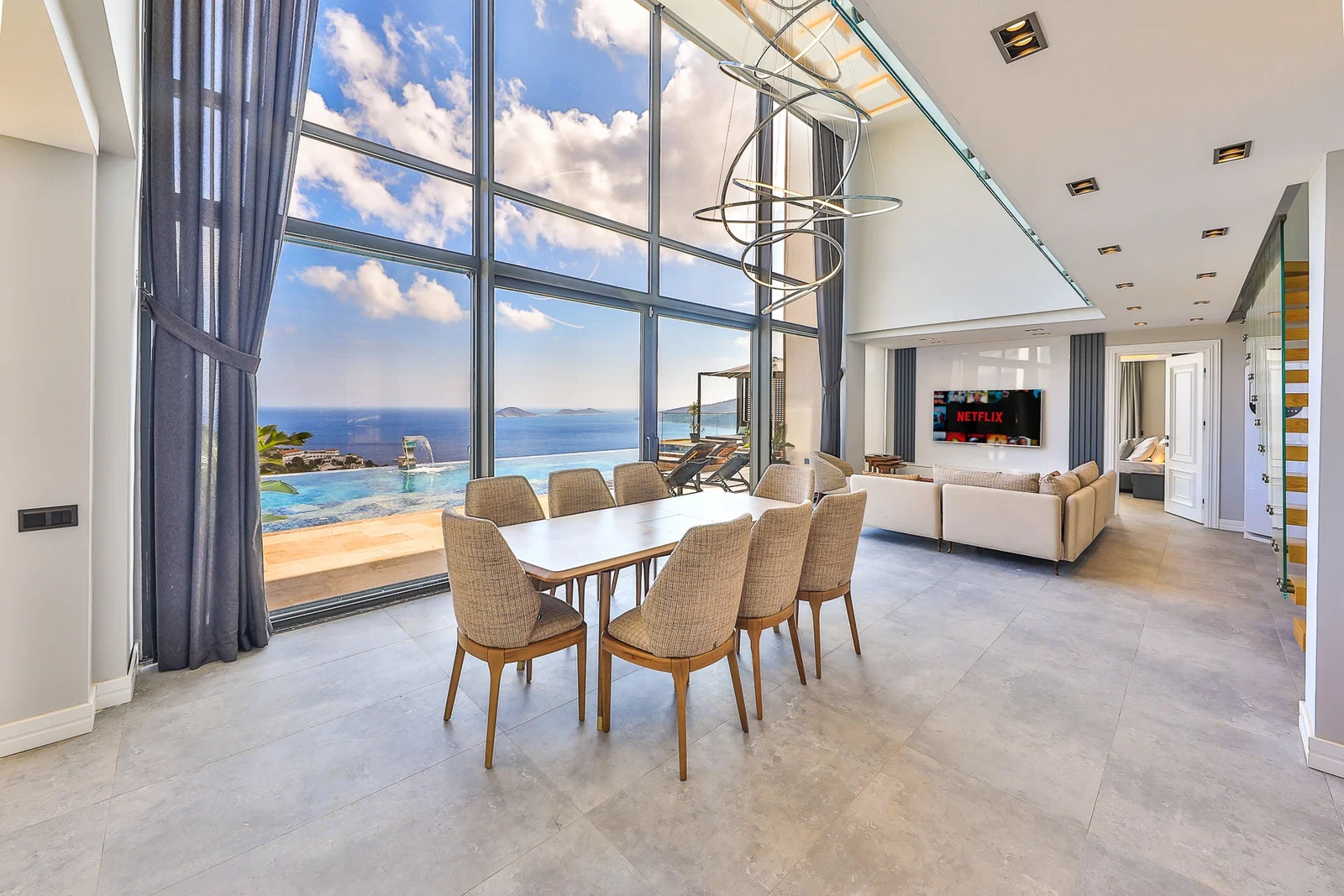 Kalkan’da Merkeze Yakın, Isıtmalı Havuzlu, 6 Yatak Odalı, Lüks Villa