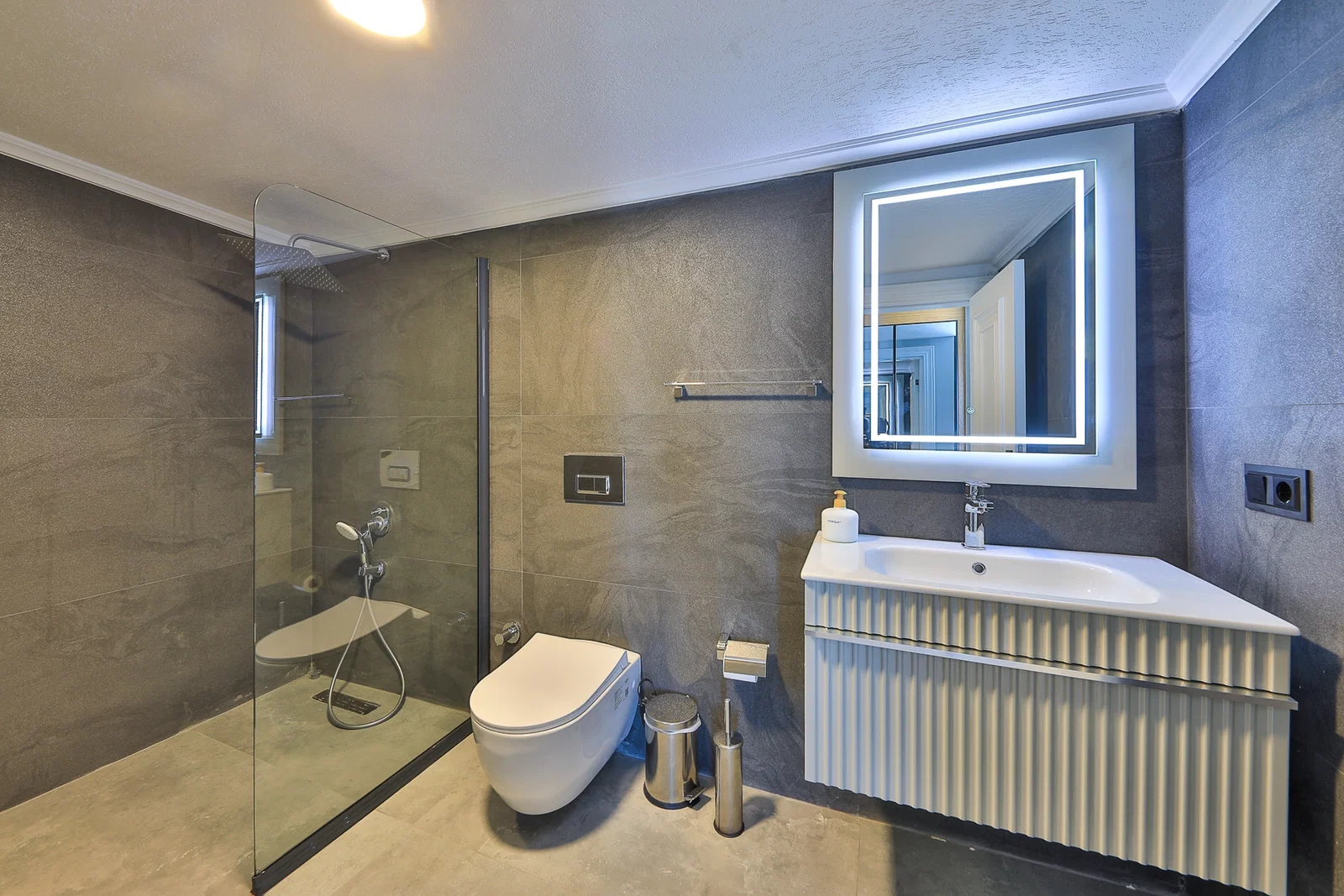 Kalkan’da Merkeze Yakın, Isıtmalı Havuzlu, 6 Yatak Odalı, Lüks Villa